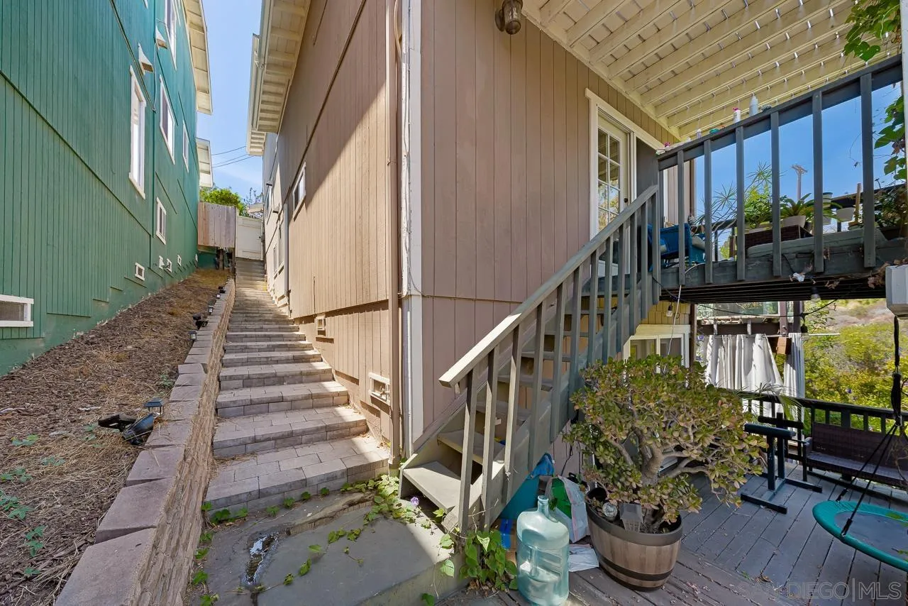 https://cdn.realtyfeed.com/cdn/127/260018367/841e501f9eea36e378896d49e38ef6b9.webp