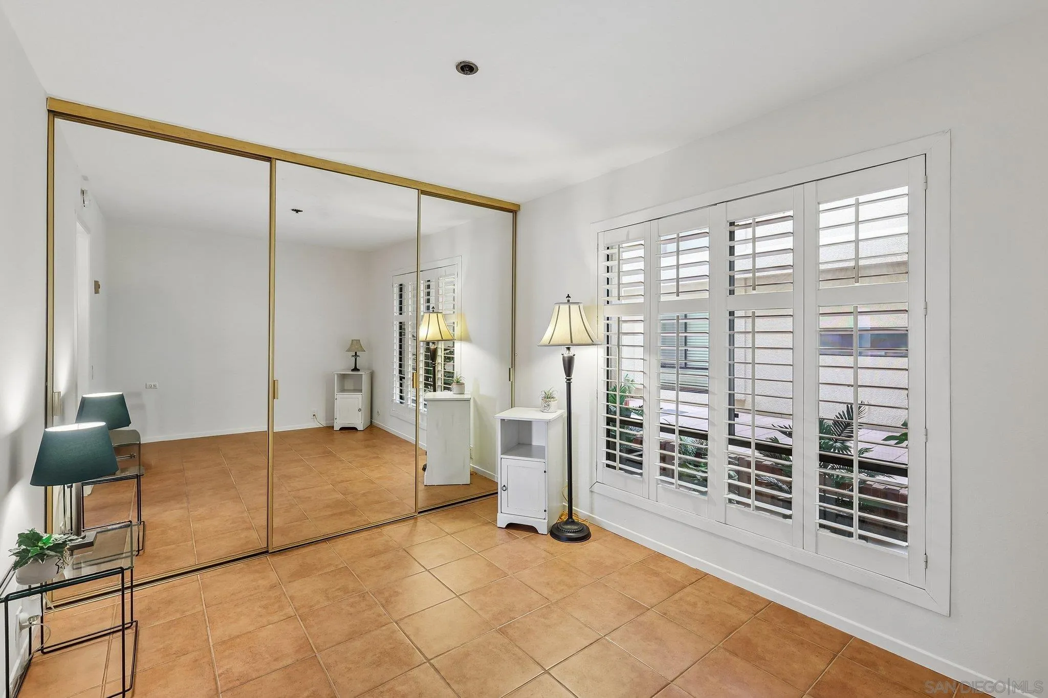 https://cdn.realtyfeed.com/cdn/127/260018373/81dd080b3a121dd0132569960c16ed4b.webp