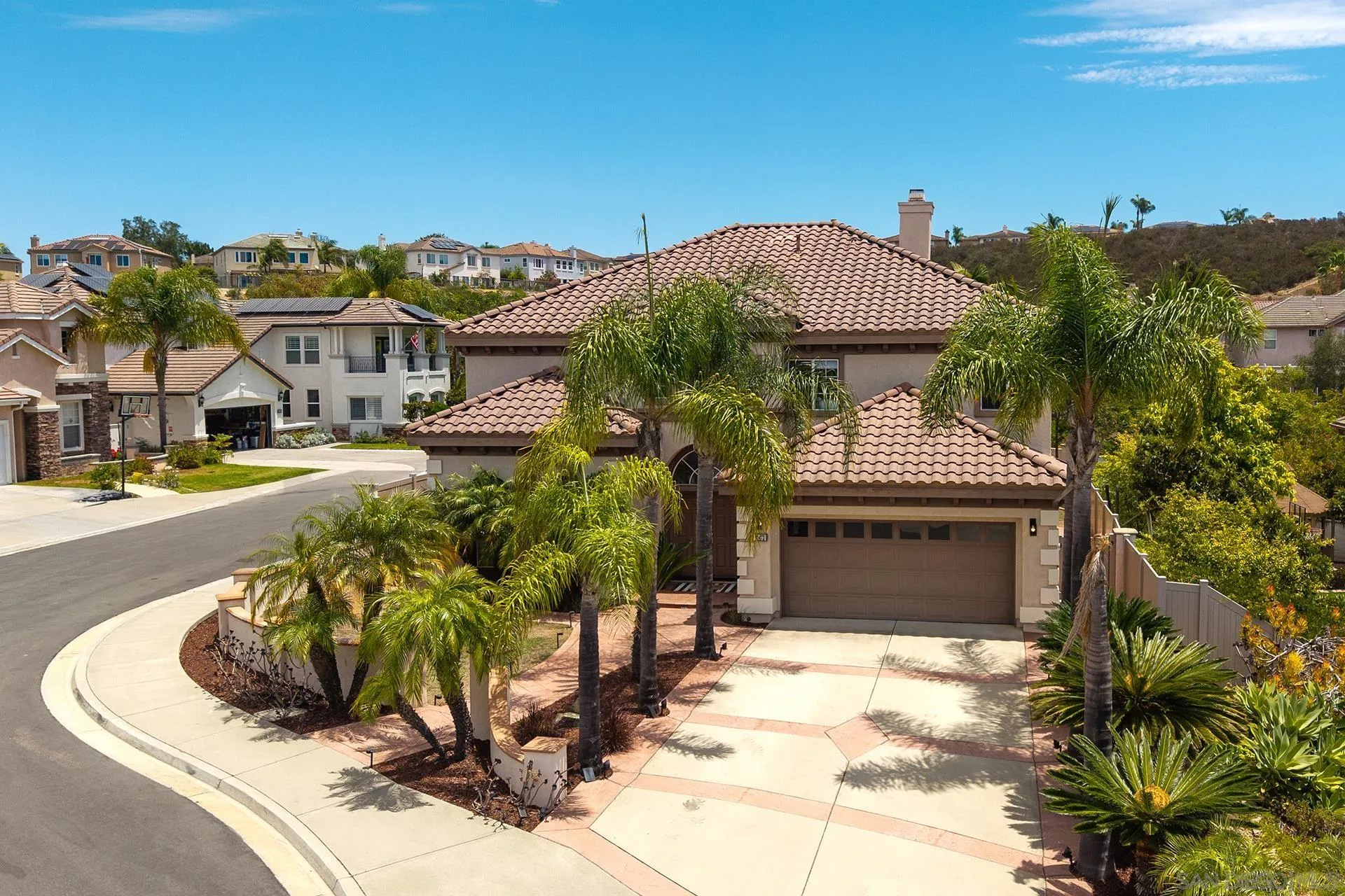 https://cdn.realtyfeed.com/cdn/127/260018374/2d4a8cca538a1e9506dc64914f786373.webp