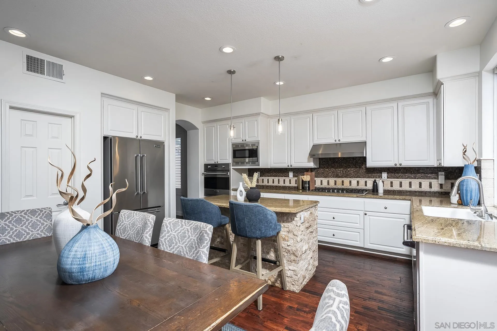 https://cdn.realtyfeed.com/cdn/127/260018374/2f2c853803f114ce51adafa64f8d27b9.webp