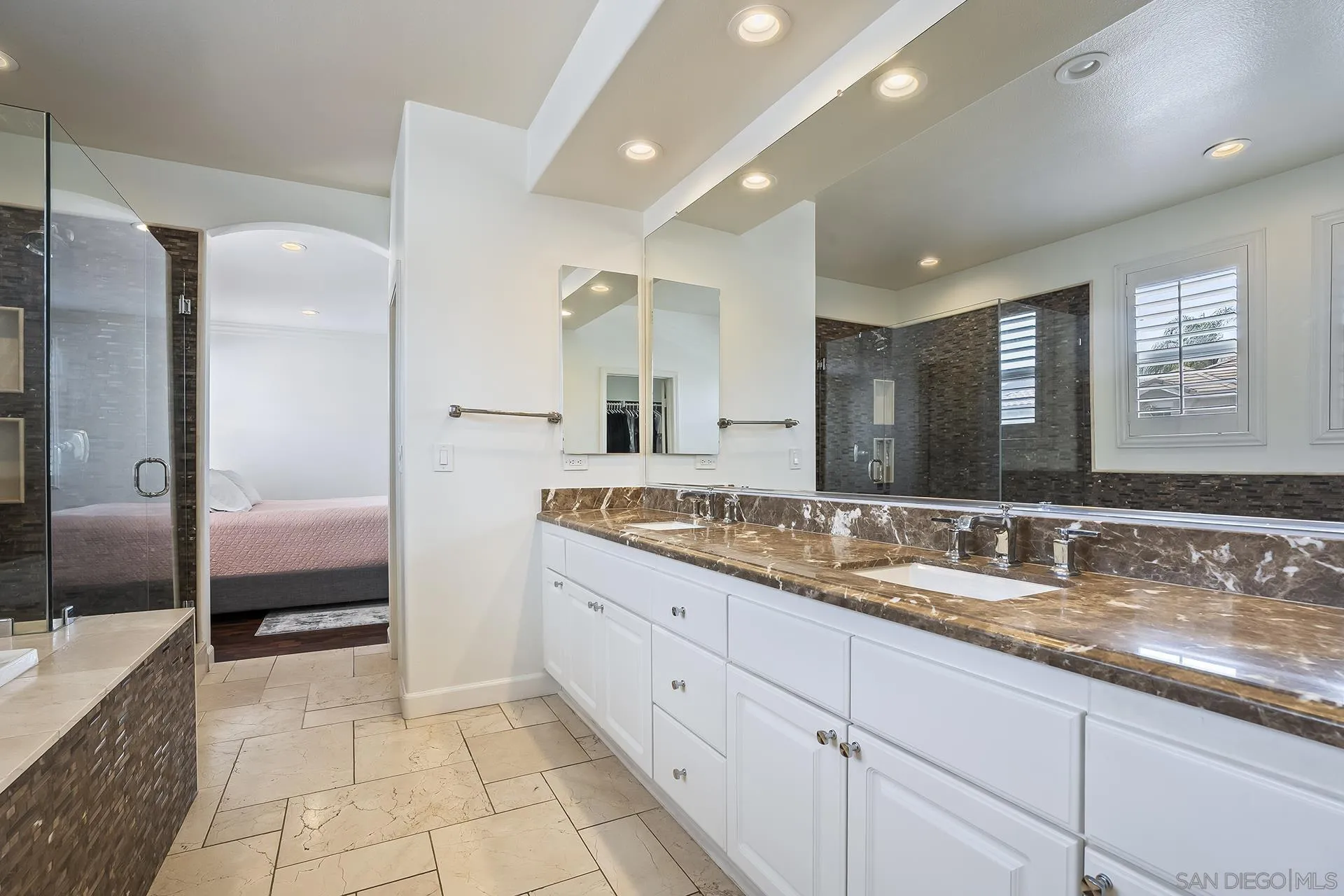 https://cdn.realtyfeed.com/cdn/127/260018374/66f3e3110473f72d9e2e32071e6888ad.webp