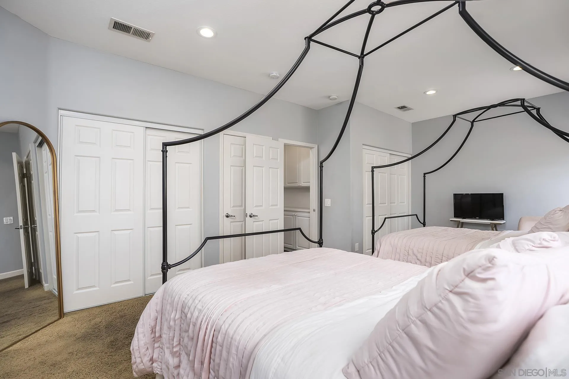 https://cdn.realtyfeed.com/cdn/127/260018374/7f6156521153e4434c2c141808ae102c.webp