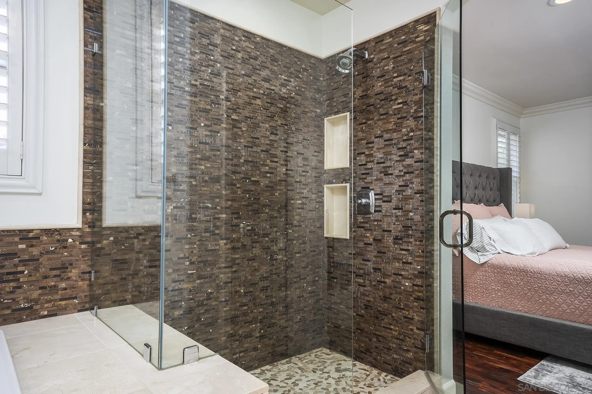 https://cdn.realtyfeed.com/cdn/127/260018374/819b288088558343852abbe882e205bf.webp