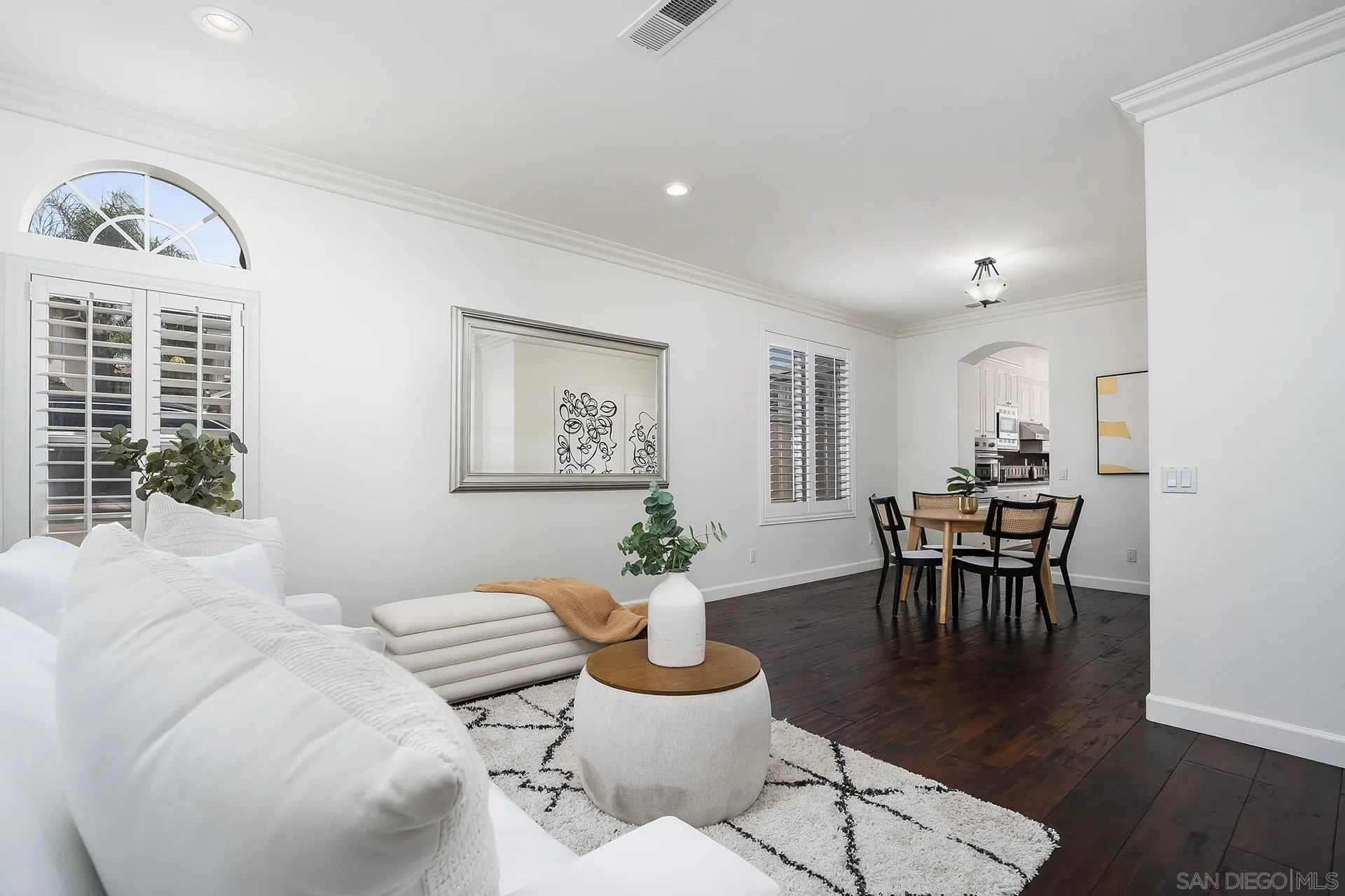 https://cdn.realtyfeed.com/cdn/127/260018374/87c096ada299f2e25a08622279975ca9.webp