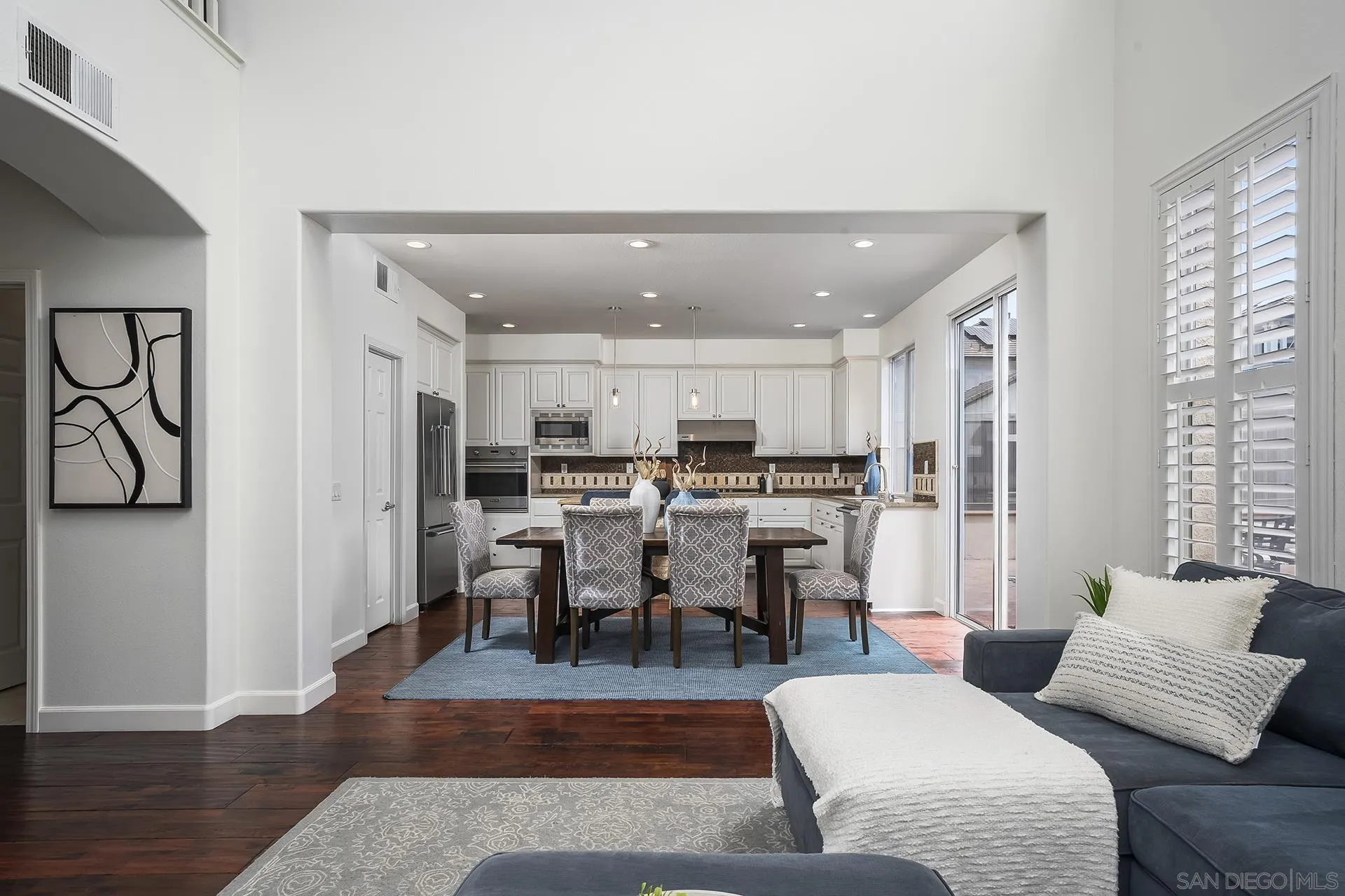 https://cdn.realtyfeed.com/cdn/127/260018374/99368d2b87ac640663d936455c8884c5.webp