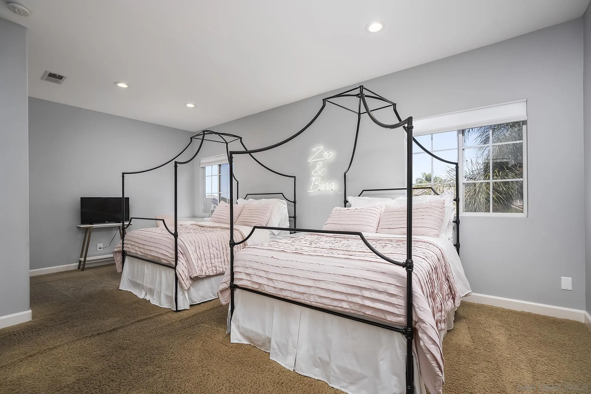 https://cdn.realtyfeed.com/cdn/127/260018374/bb72364b1c4b3b573852e31758ece55b.webp