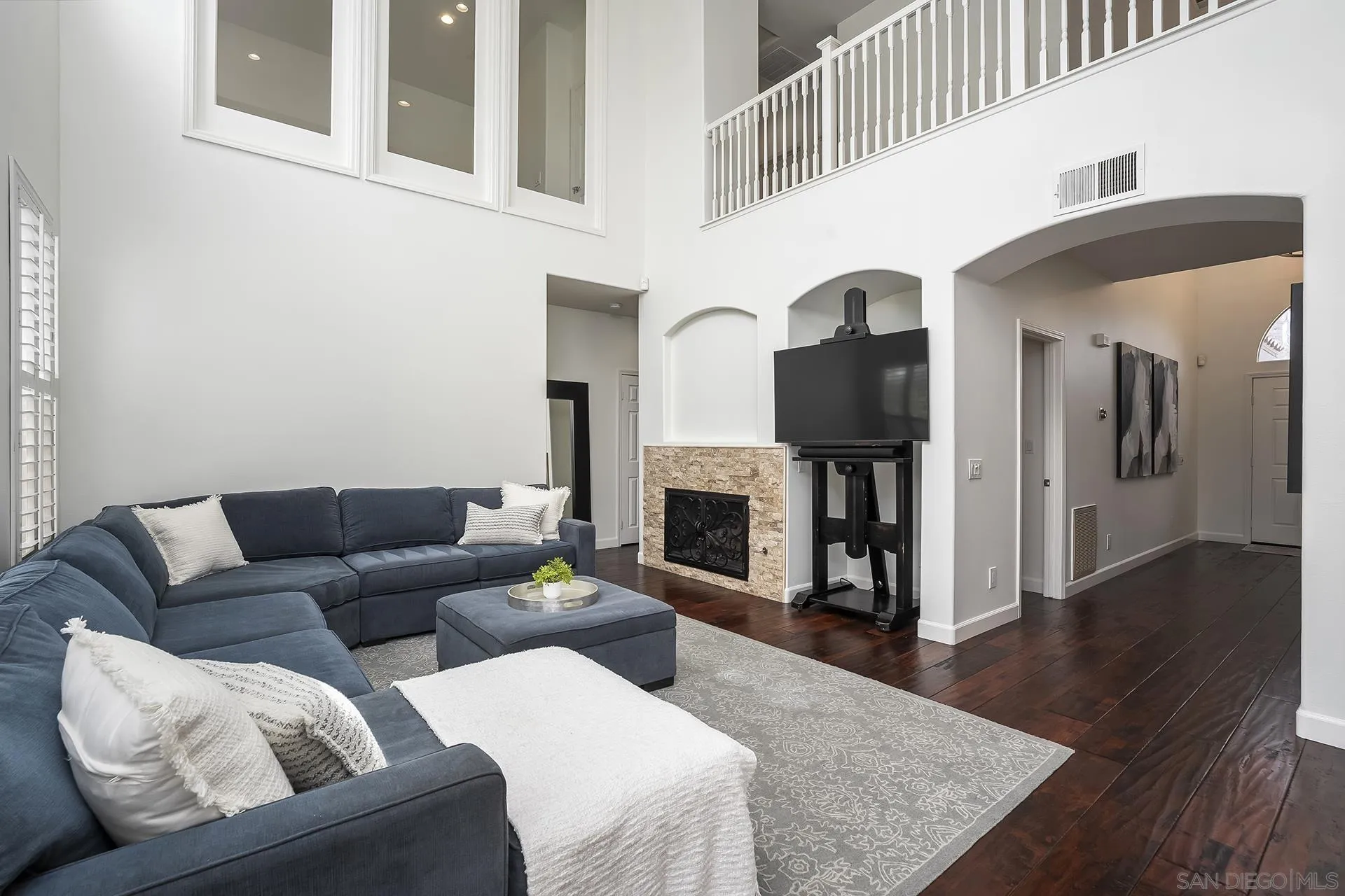 https://cdn.realtyfeed.com/cdn/127/260018374/bbd21cf26c1d33c1035a2b9774aeb7cb.webp