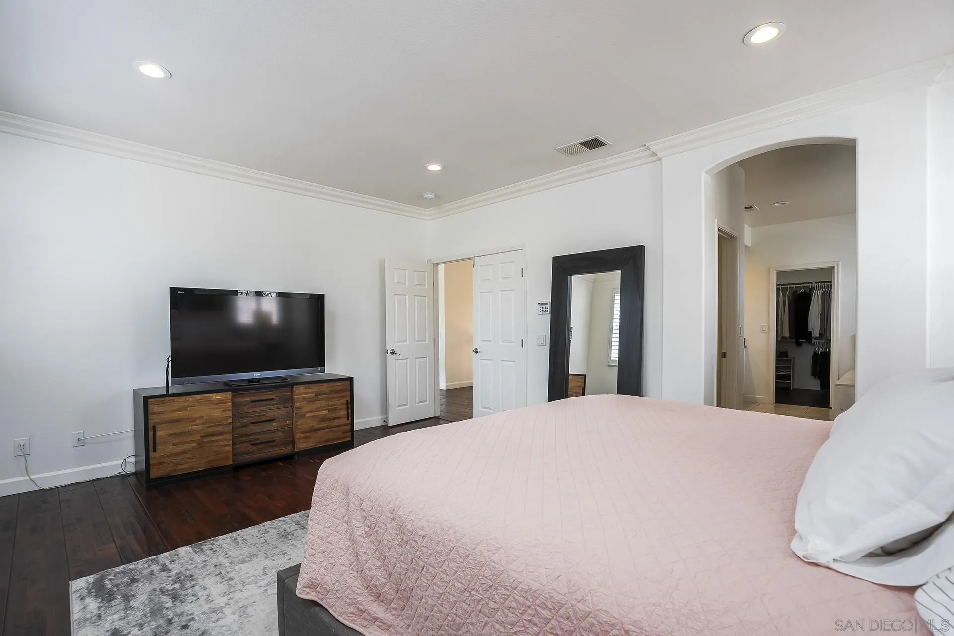 https://cdn.realtyfeed.com/cdn/127/260018374/fc0d0da526455d247f68f86ccc79cbd7.webp