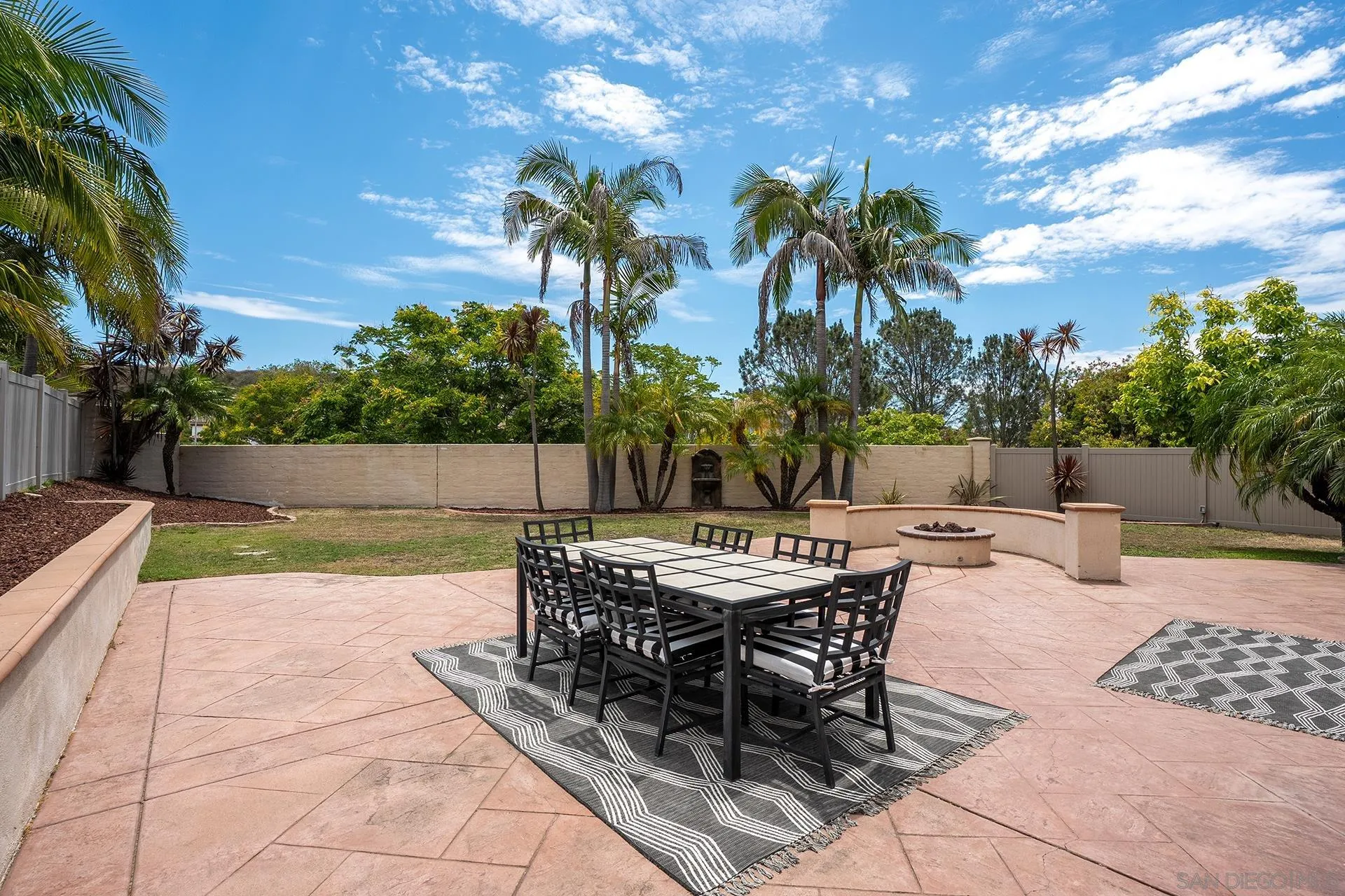 https://cdn.realtyfeed.com/cdn/127/260018374/fd451d72524759f649b756befe45f949.webp