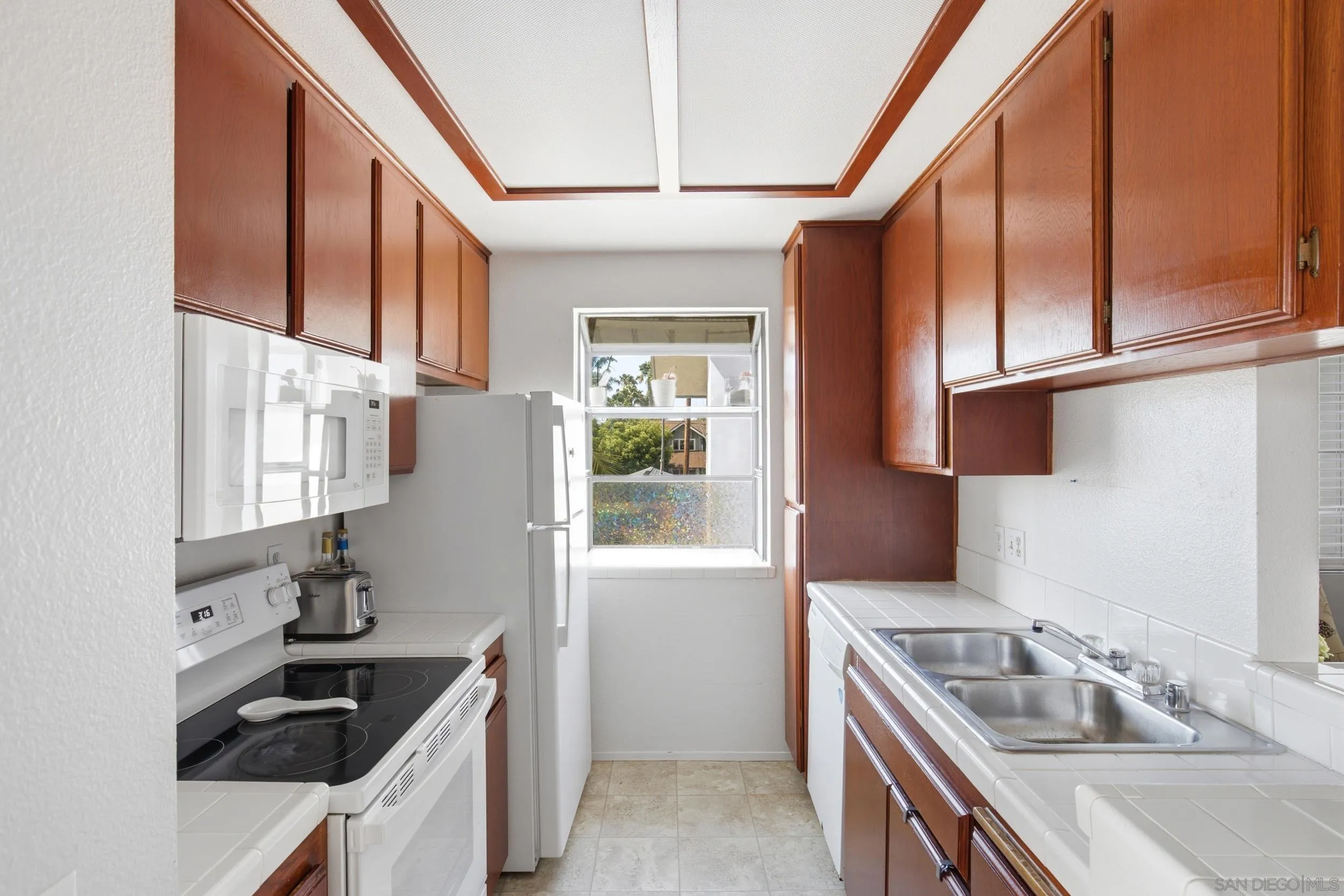 https://cdn.realtyfeed.com/cdn/127/260018379/2310105ce246b82cebefab5ba3137b86.webp