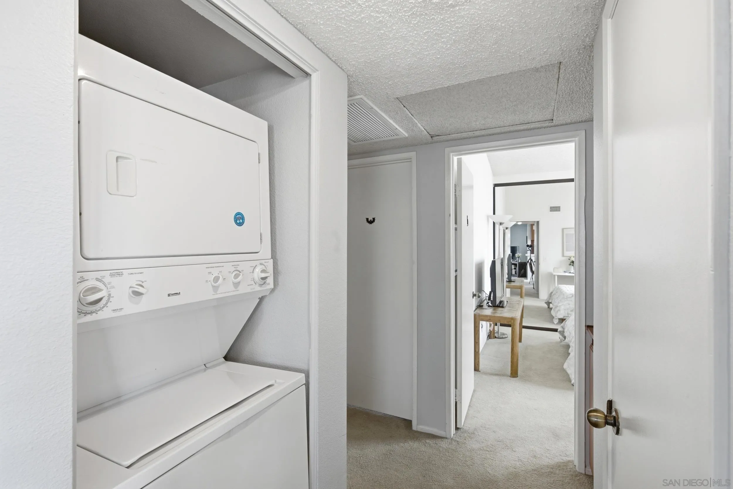 https://cdn.realtyfeed.com/cdn/127/260018379/ae9bccbc71ce6b2ad43cfd395c2d454d.webp