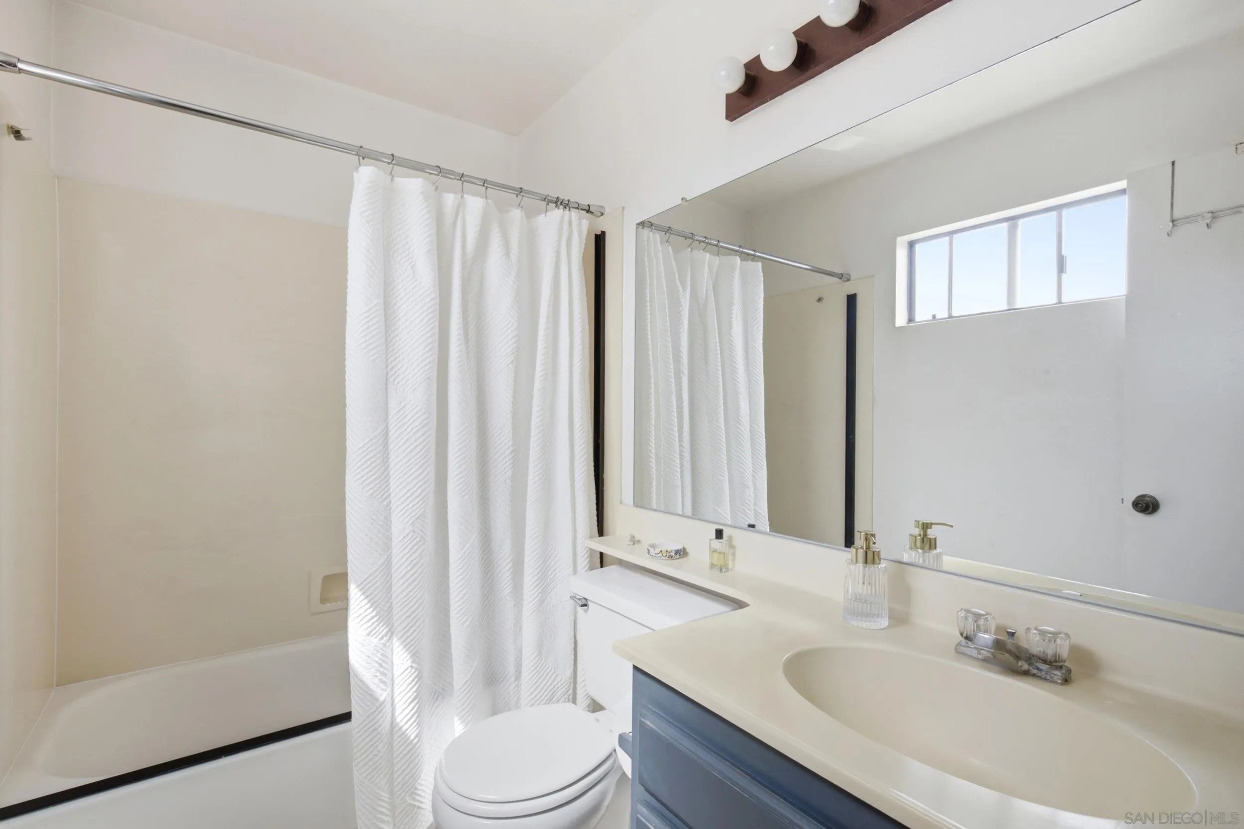 https://cdn.realtyfeed.com/cdn/127/260018379/c3201ed4ae4aee2cdf018de8a854676d.webp