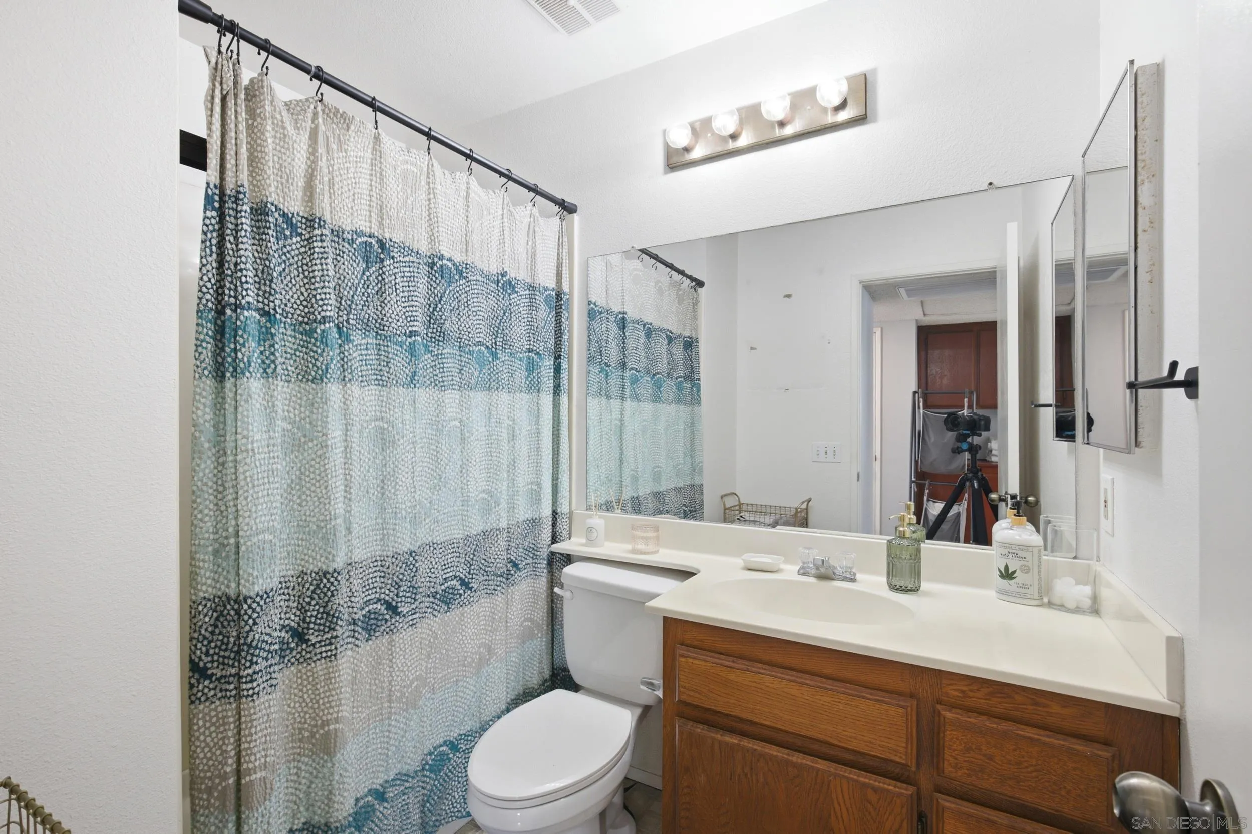 https://cdn.realtyfeed.com/cdn/127/260018379/d66fd20898f1d3db58c0519b7ae3af23.webp