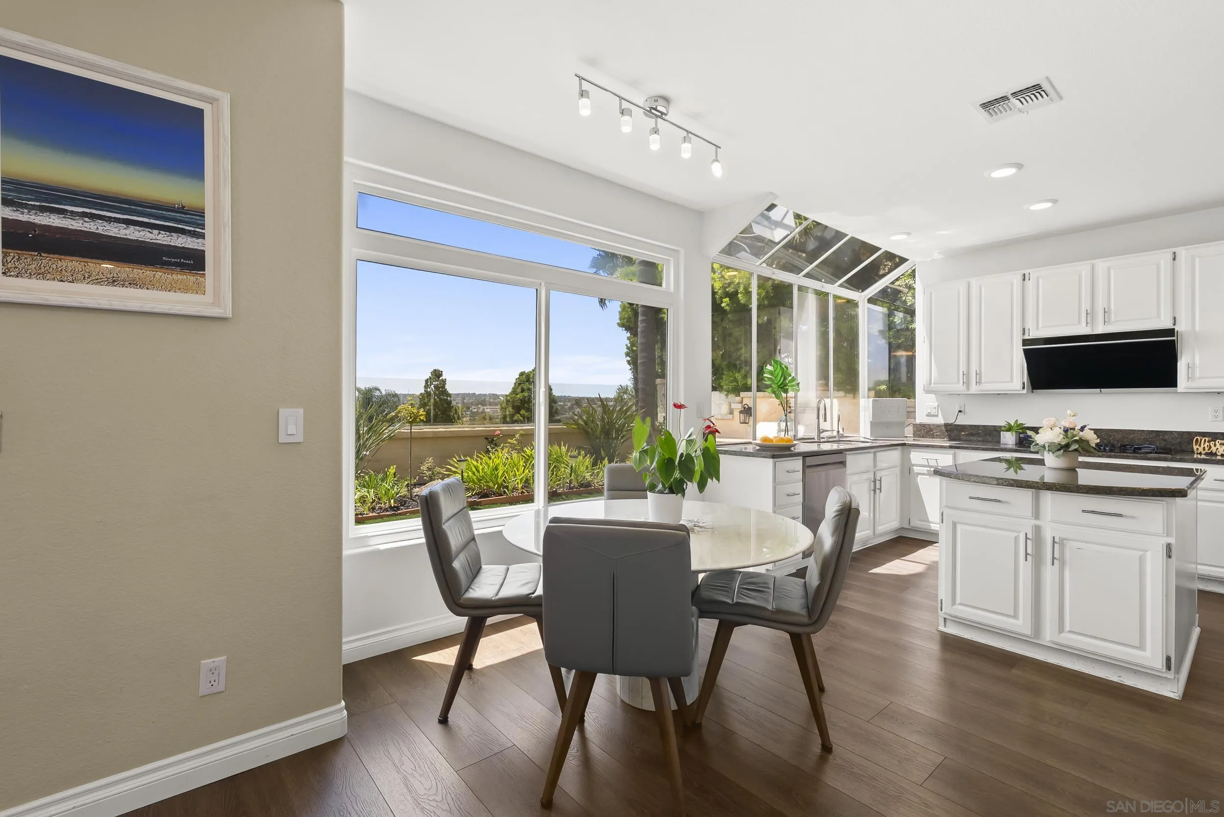 https://cdn.realtyfeed.com/cdn/127/260018388/0dcc4d8ec95e3de071fe86ef93e1d43a.webp