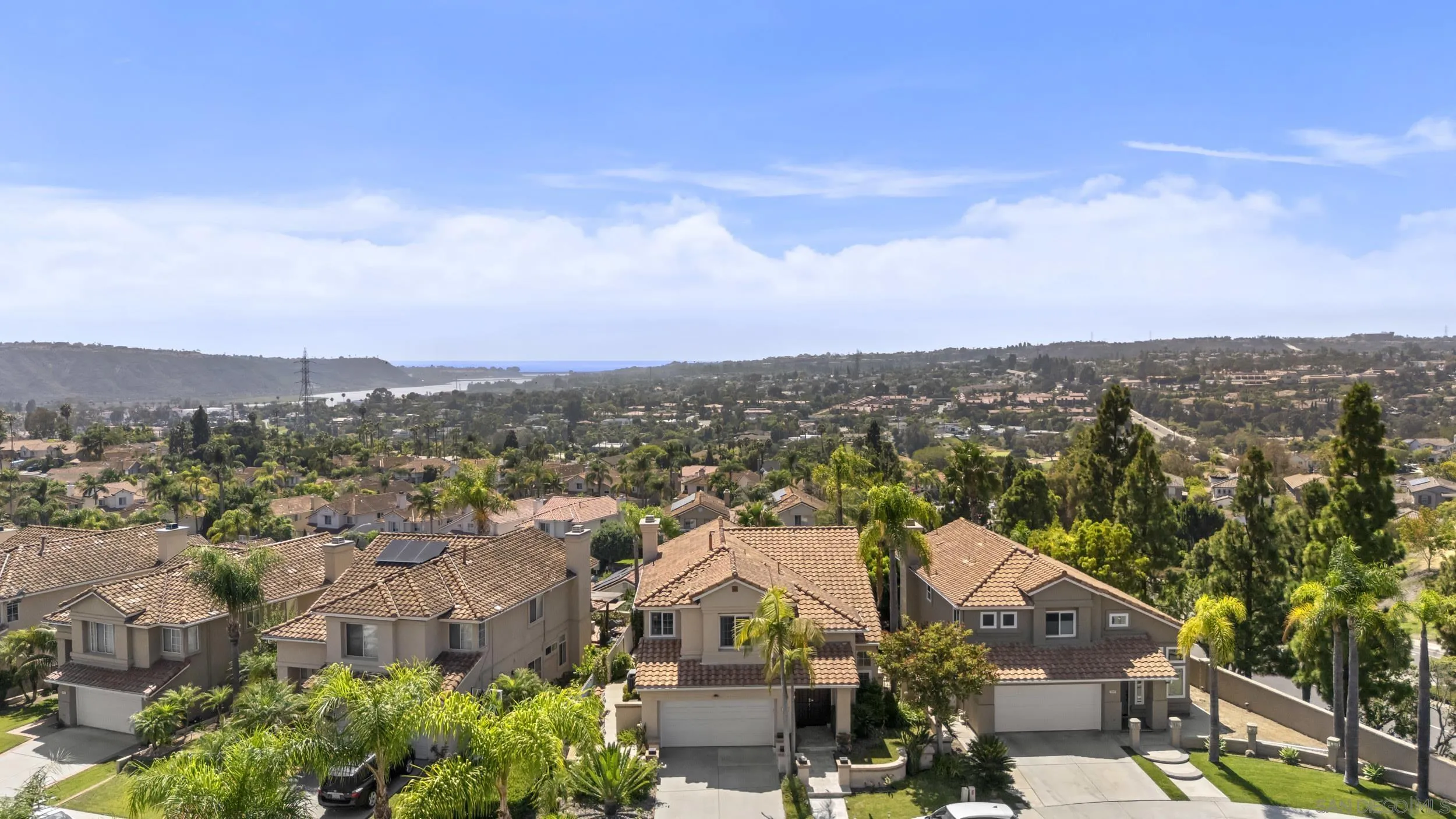 https://cdn.realtyfeed.com/cdn/127/260018388/82950f605d54e0dea8d76534a07de4b3.webp