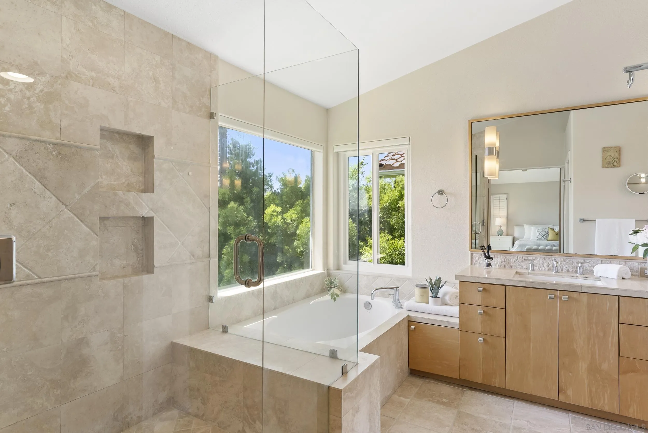 https://cdn.realtyfeed.com/cdn/127/260018388/8acce00de8daf689819780aced7ec74f.webp