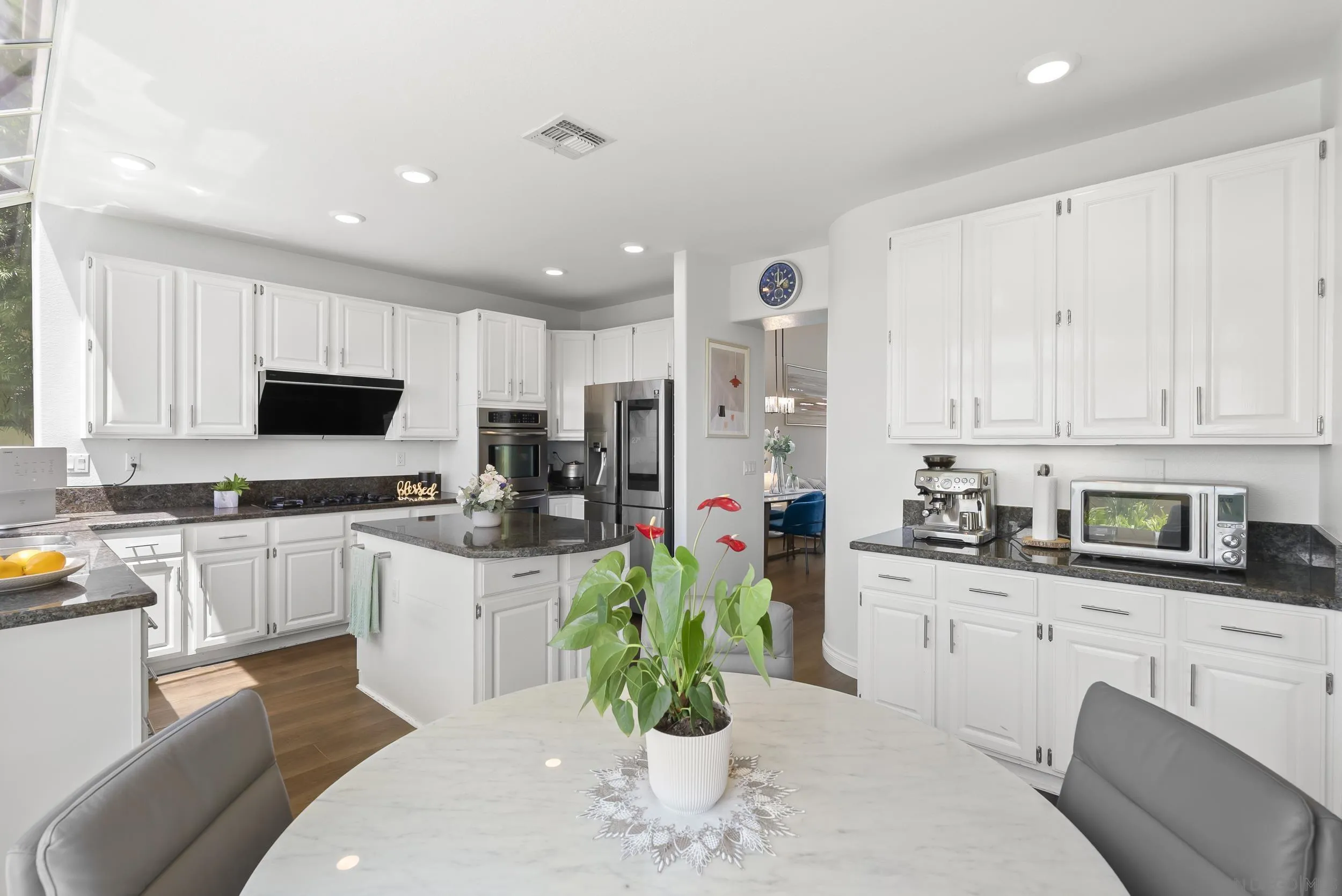 https://cdn.realtyfeed.com/cdn/127/260018388/dd50cd85277f7cf5590089f0b9e1e5de.webp