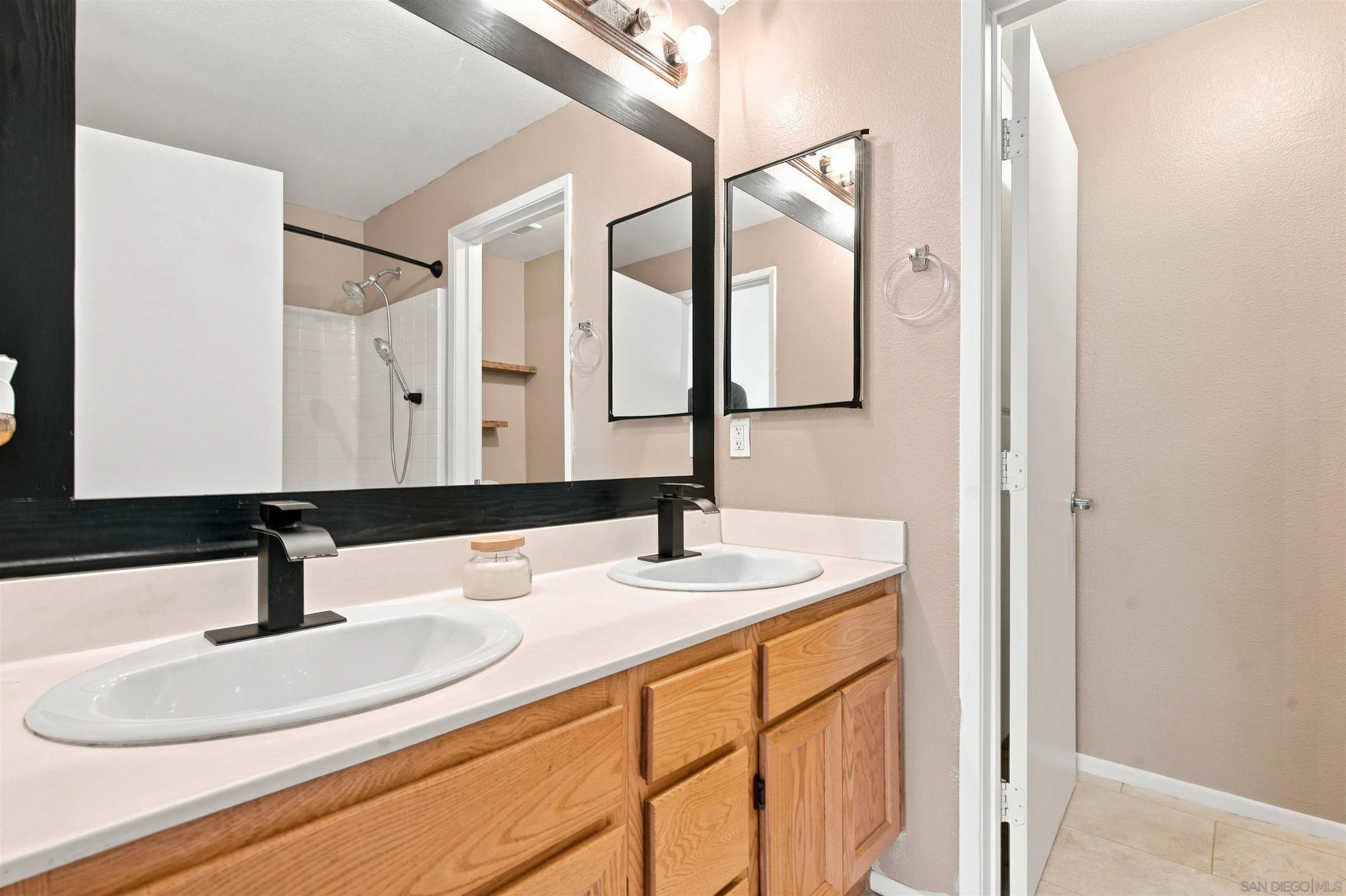 Photo #23: 260018391 Listing: Photo #23