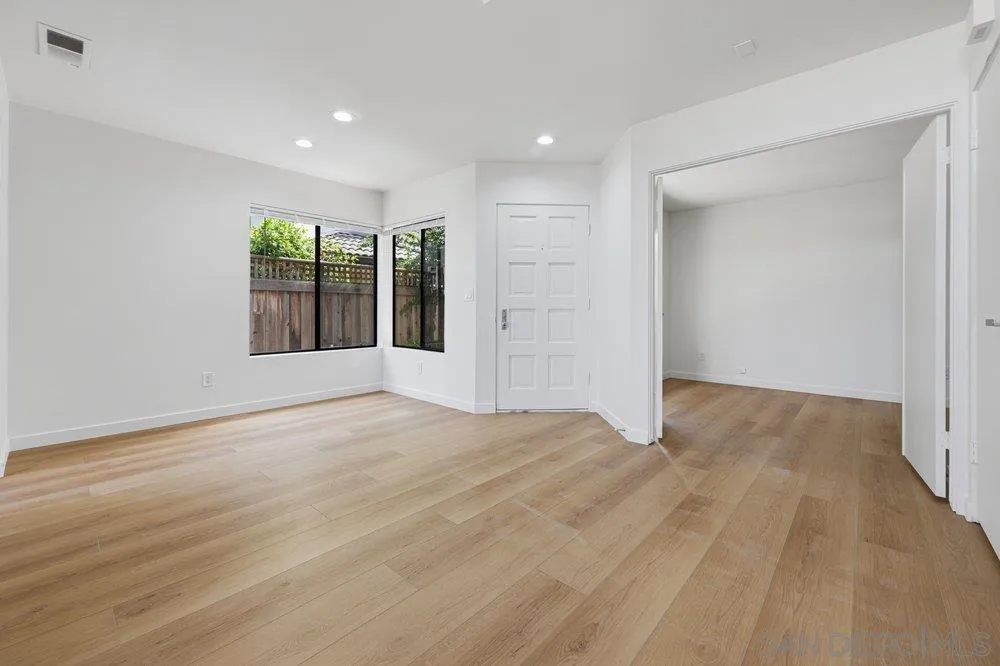 https://cdn.realtyfeed.com/cdn/127/260018392/38c2880c262d60908c57cf23b32cb2f1.webp