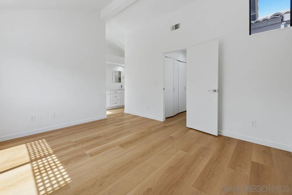 https://cdn.realtyfeed.com/cdn/127/260018392/52cc67ae2b712baa4d8c89460052f8c9.webp