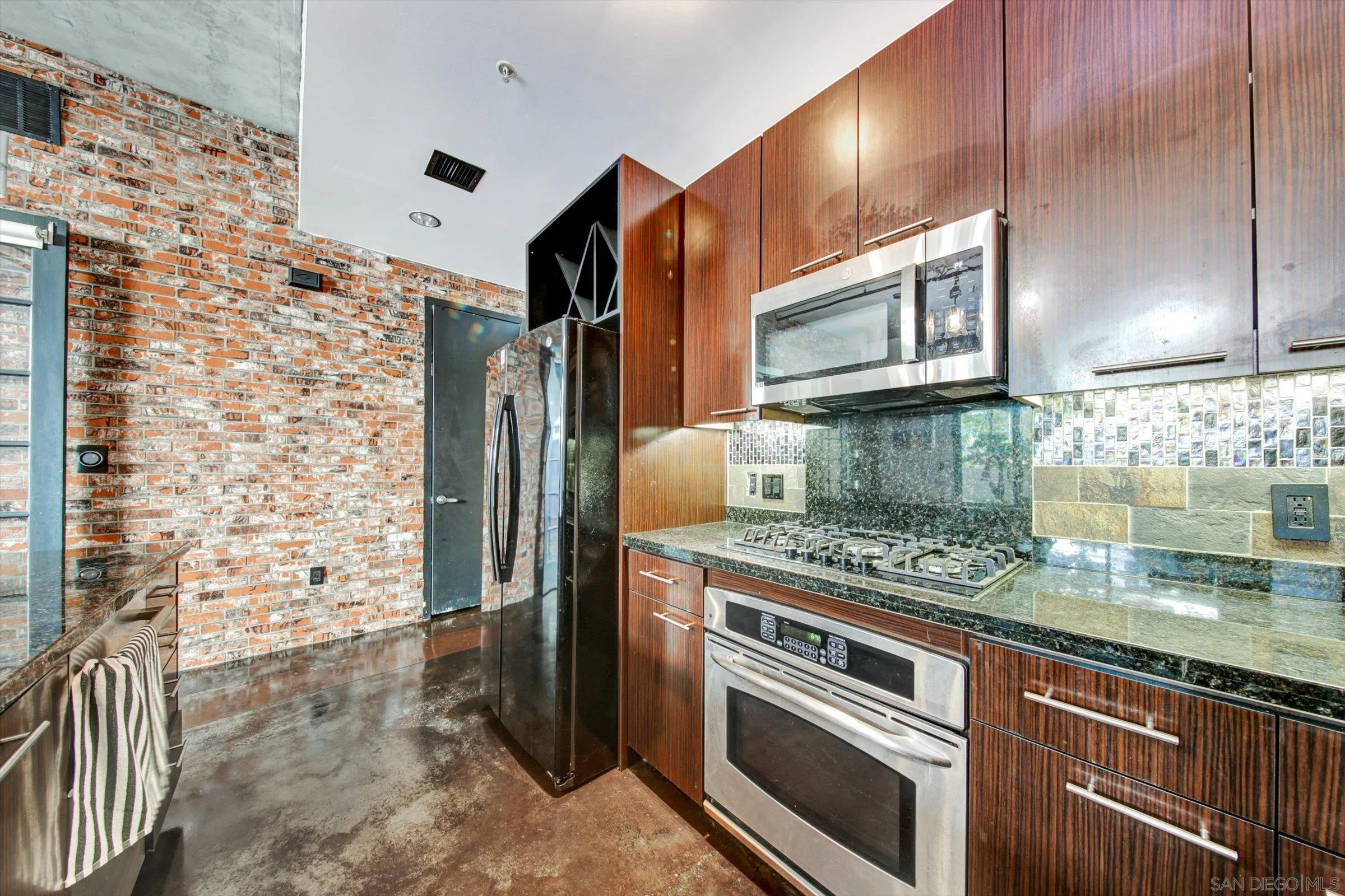 Photo #11: 260018393 Listing: Photo #11