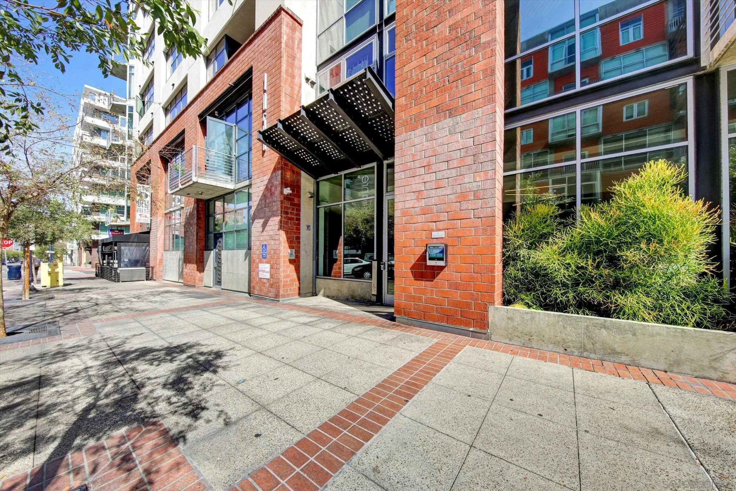Photo #3: 260018393 Listing: Photo #3
