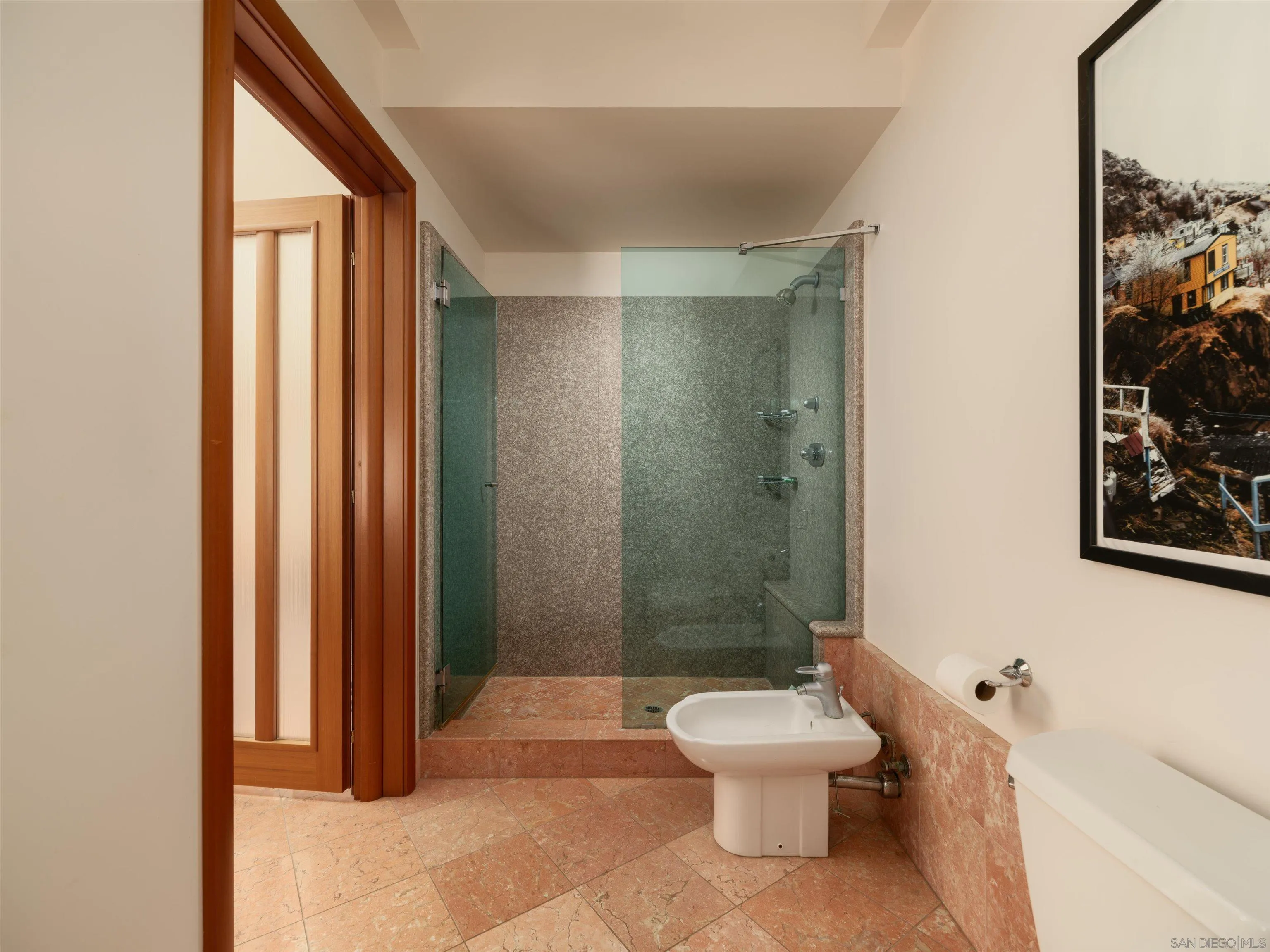https://cdn.realtyfeed.com/cdn/127/260018396/054512f5de50866e2e9ec6807418cd23.webp