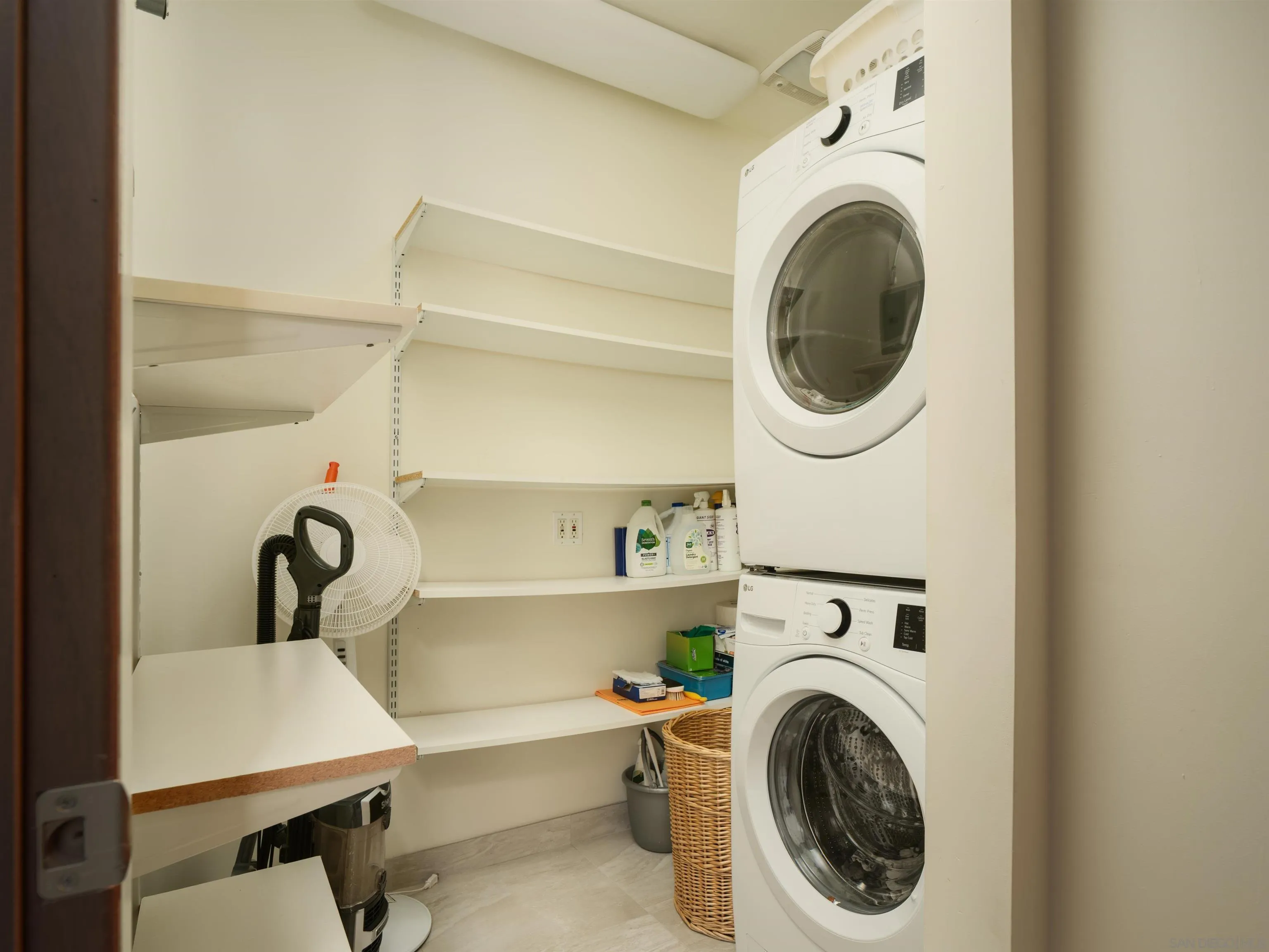 https://cdn.realtyfeed.com/cdn/127/260018396/c9e7295cb23ee137eb8bbecd69ab1d44.webp