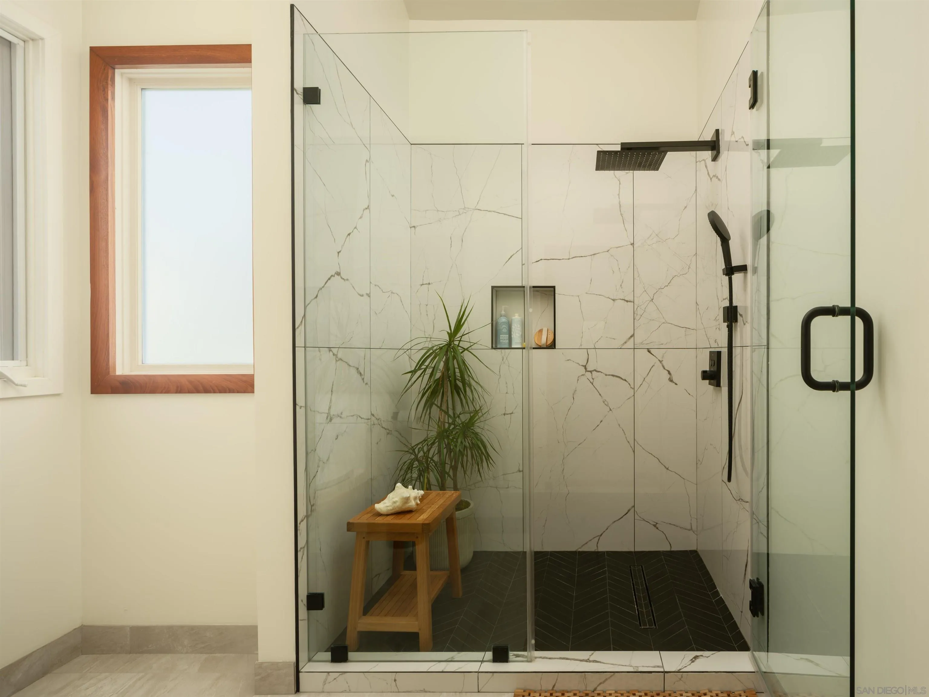https://cdn.realtyfeed.com/cdn/127/260018396/dbe221dbf03447a11158978fac9c86ac.webp