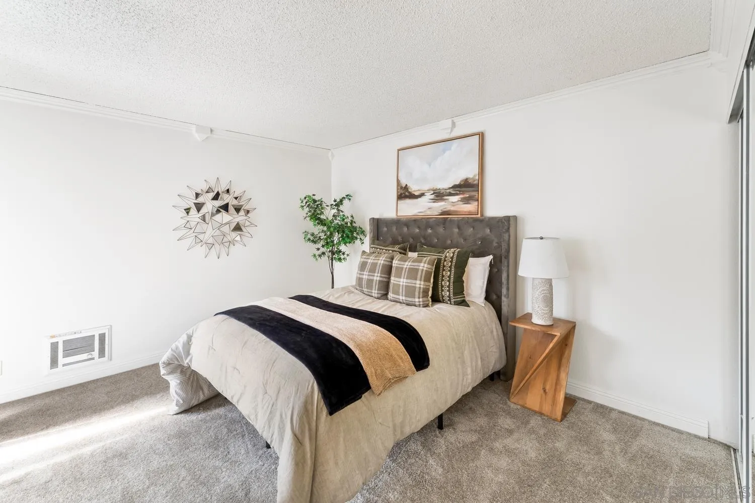 https://cdn.realtyfeed.com/cdn/127/260018401/4162fc5ff84e2d0f41b80502609fb206.webp