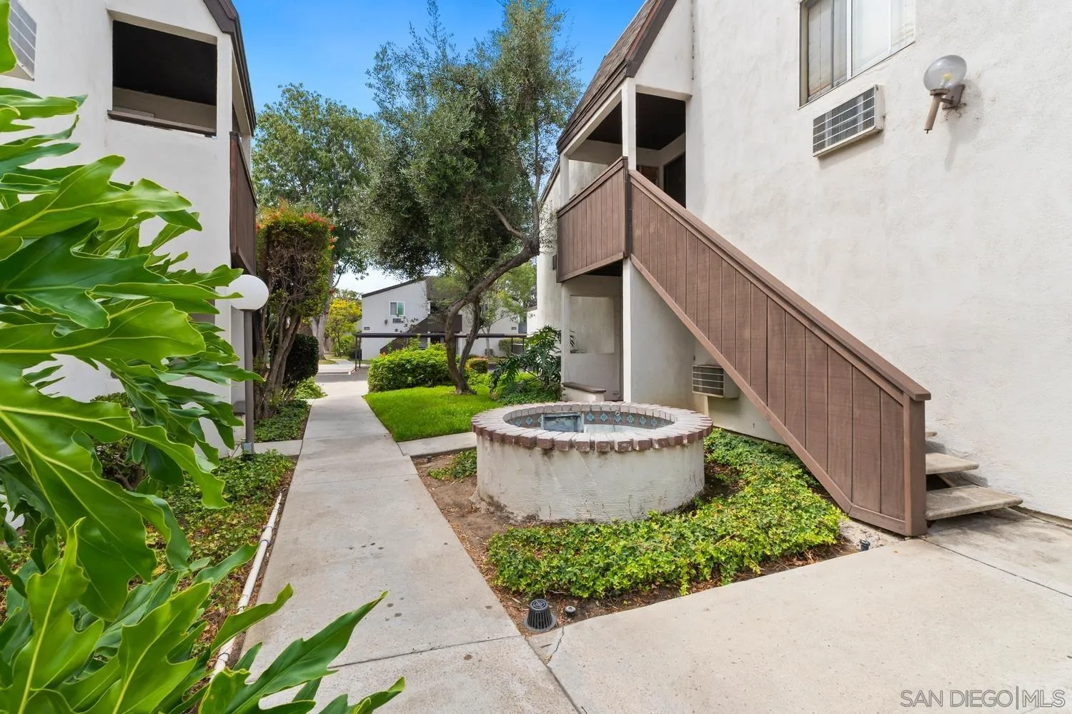https://cdn.realtyfeed.com/cdn/127/260018401/5d85858ed962f913fe44c451b9f9709a.webp