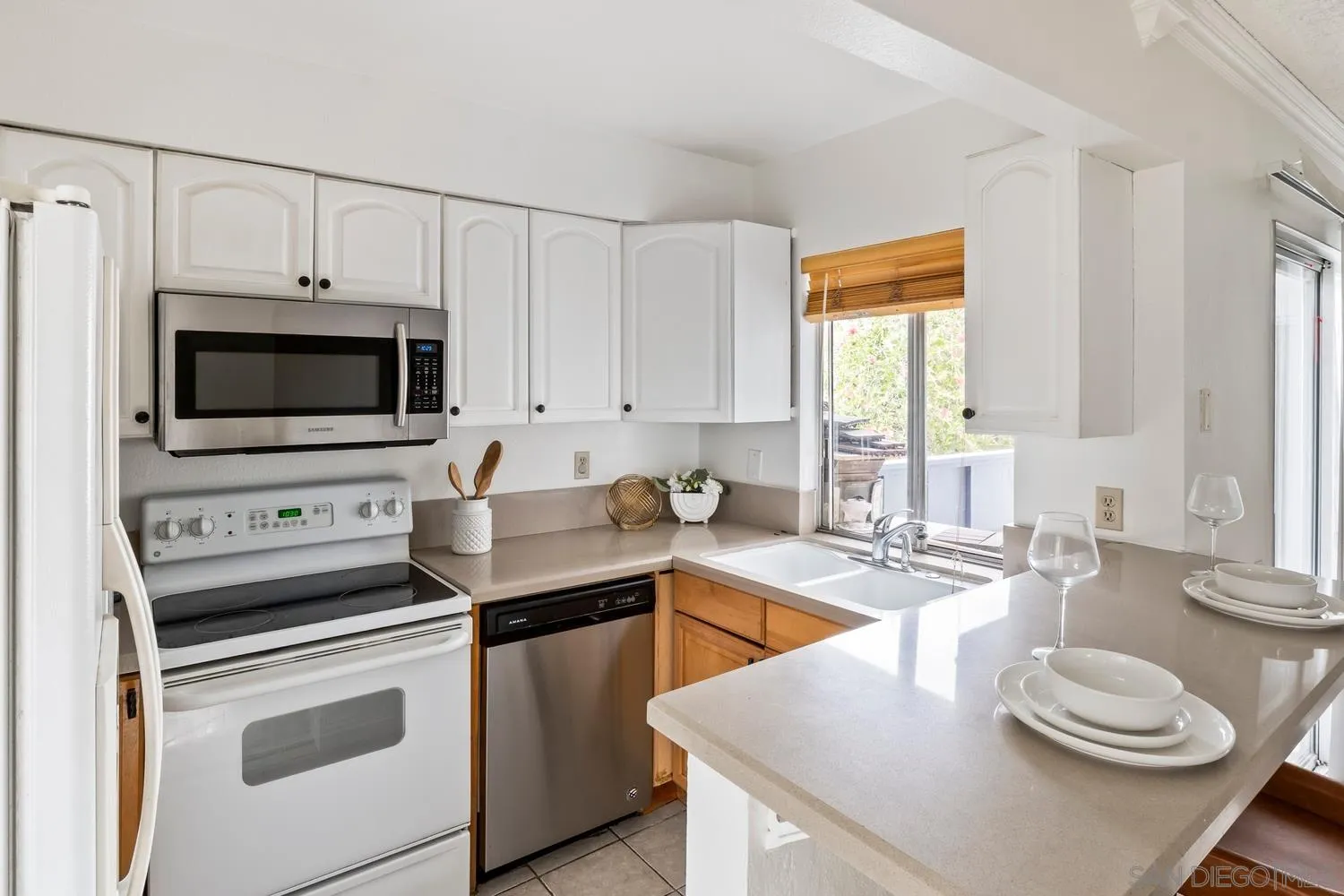 https://cdn.realtyfeed.com/cdn/127/260018401/84ebcf98623df273eda2e24a14c2ddc9.webp