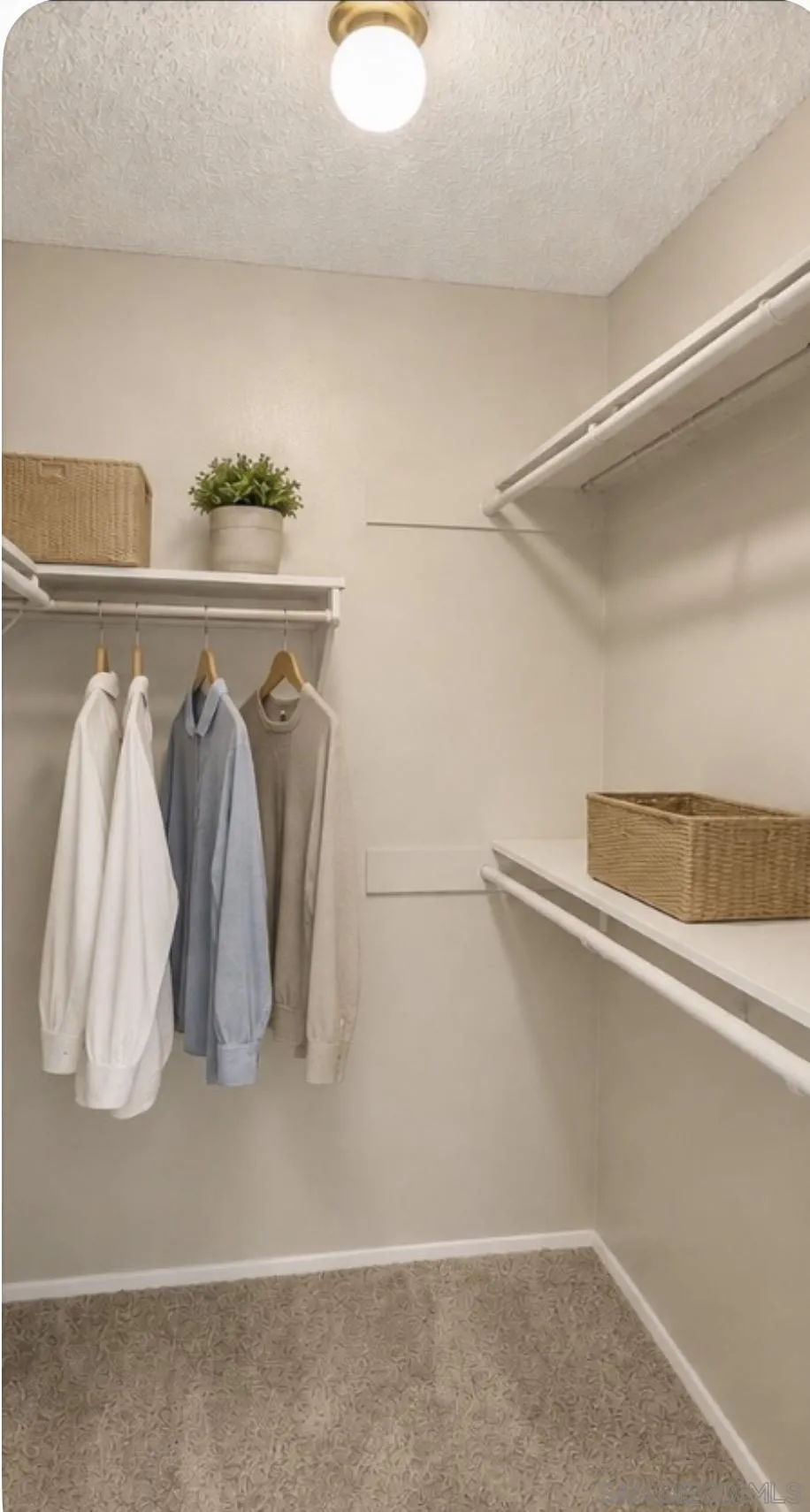 https://cdn.realtyfeed.com/cdn/127/260018406/6c2e2d7a06200f14fc911b91fc7eaf7e.webp