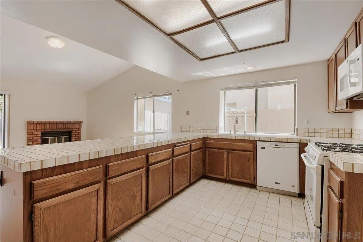 https://cdn.realtyfeed.com/cdn/127/260018409/16a9eb227daad2746fa5b7a26d15324d.webp
