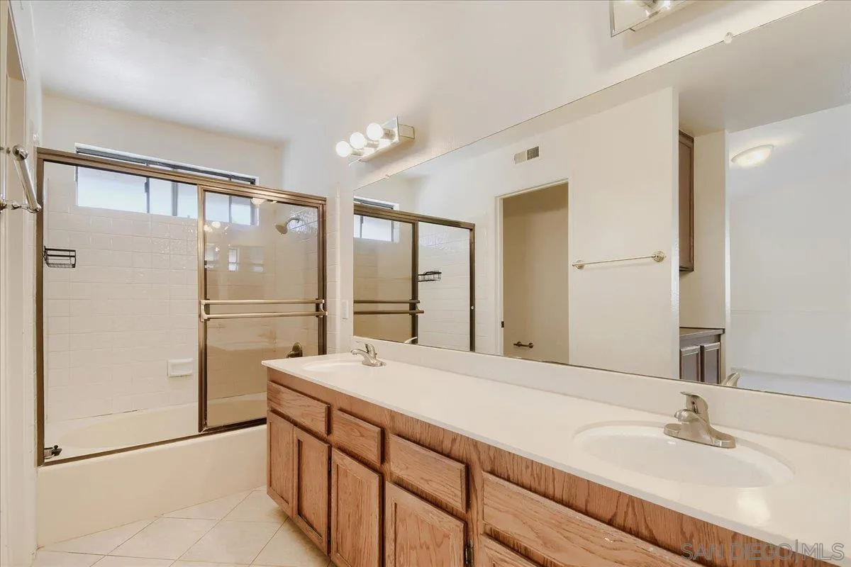 https://cdn.realtyfeed.com/cdn/127/260018409/25e23b7f109c0304bb5d3b77b5b3c8e5.webp