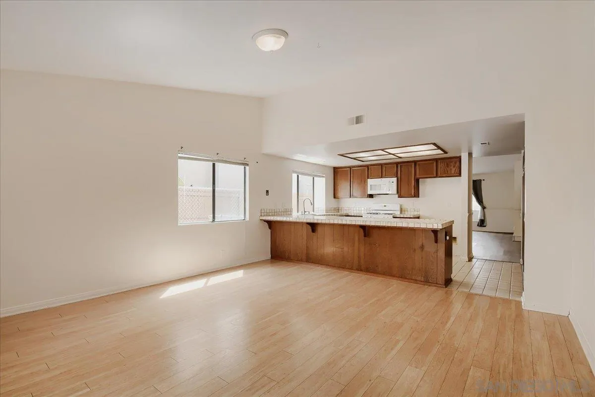 https://cdn.realtyfeed.com/cdn/127/260018409/2b86ab1a9d7fa14f3b44bae4aa81cc7b.webp