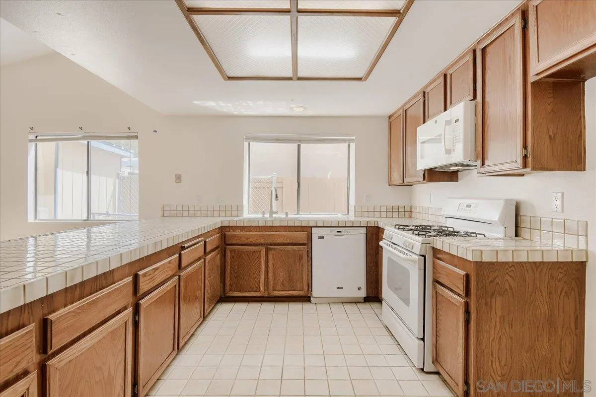 https://cdn.realtyfeed.com/cdn/127/260018409/841e3f5a6f1ab26102c8310b888e1ac0.webp