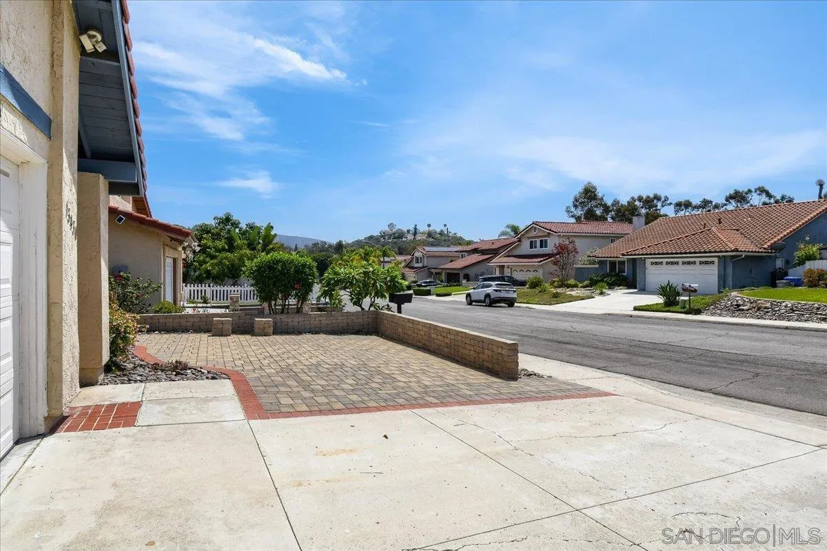 https://cdn.realtyfeed.com/cdn/127/260018409/c0f3a6f154bee79465ca1ef37be10fb1.webp