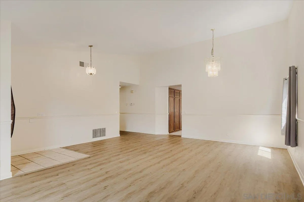 https://cdn.realtyfeed.com/cdn/127/260018409/f914829290f59ee54e34c22cfbb85142.webp