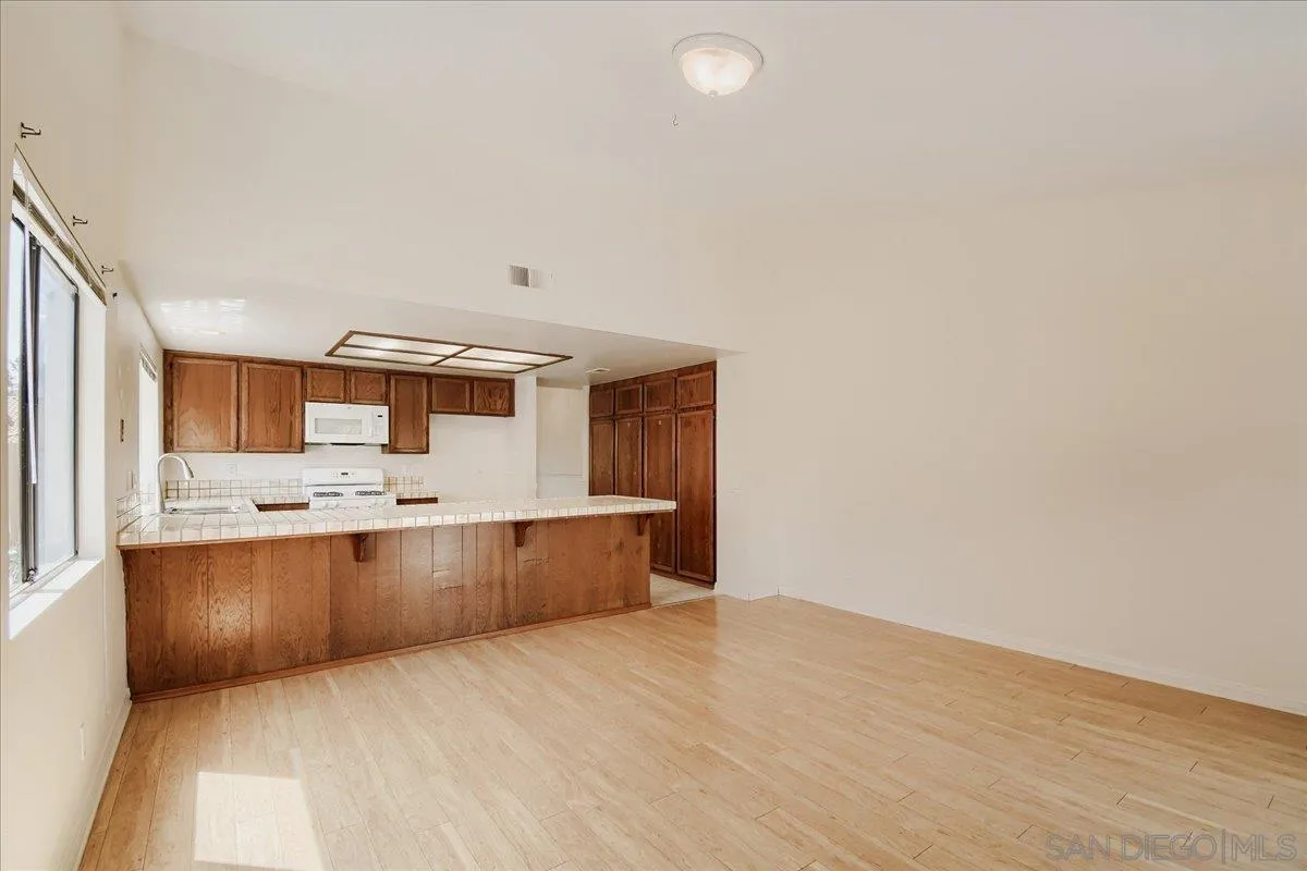https://cdn.realtyfeed.com/cdn/127/260018409/ff7db3907e2de06d563fc76c03bba04b.webp