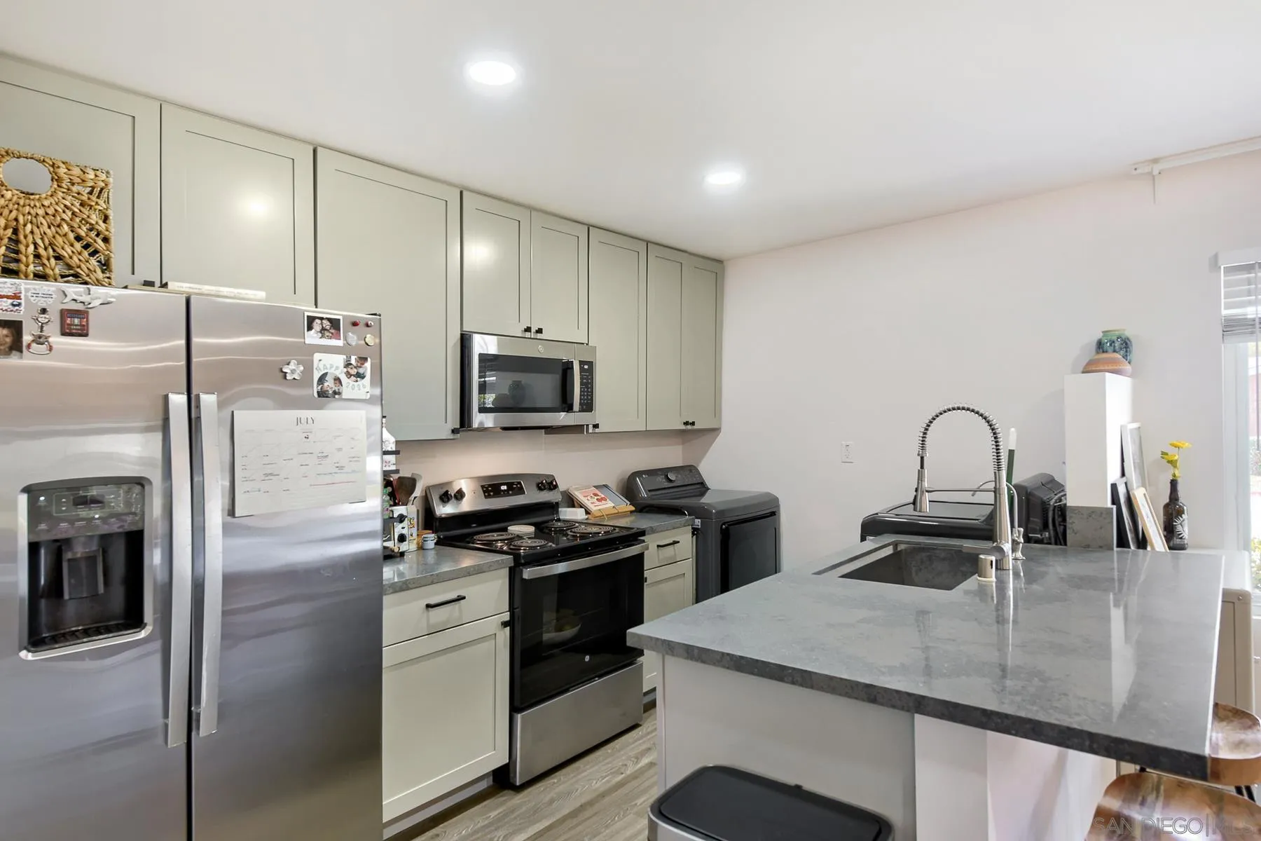 https://cdn.realtyfeed.com/cdn/127/260018410/7cece81c0e1bf20bc61f714f058ee12e.webp
