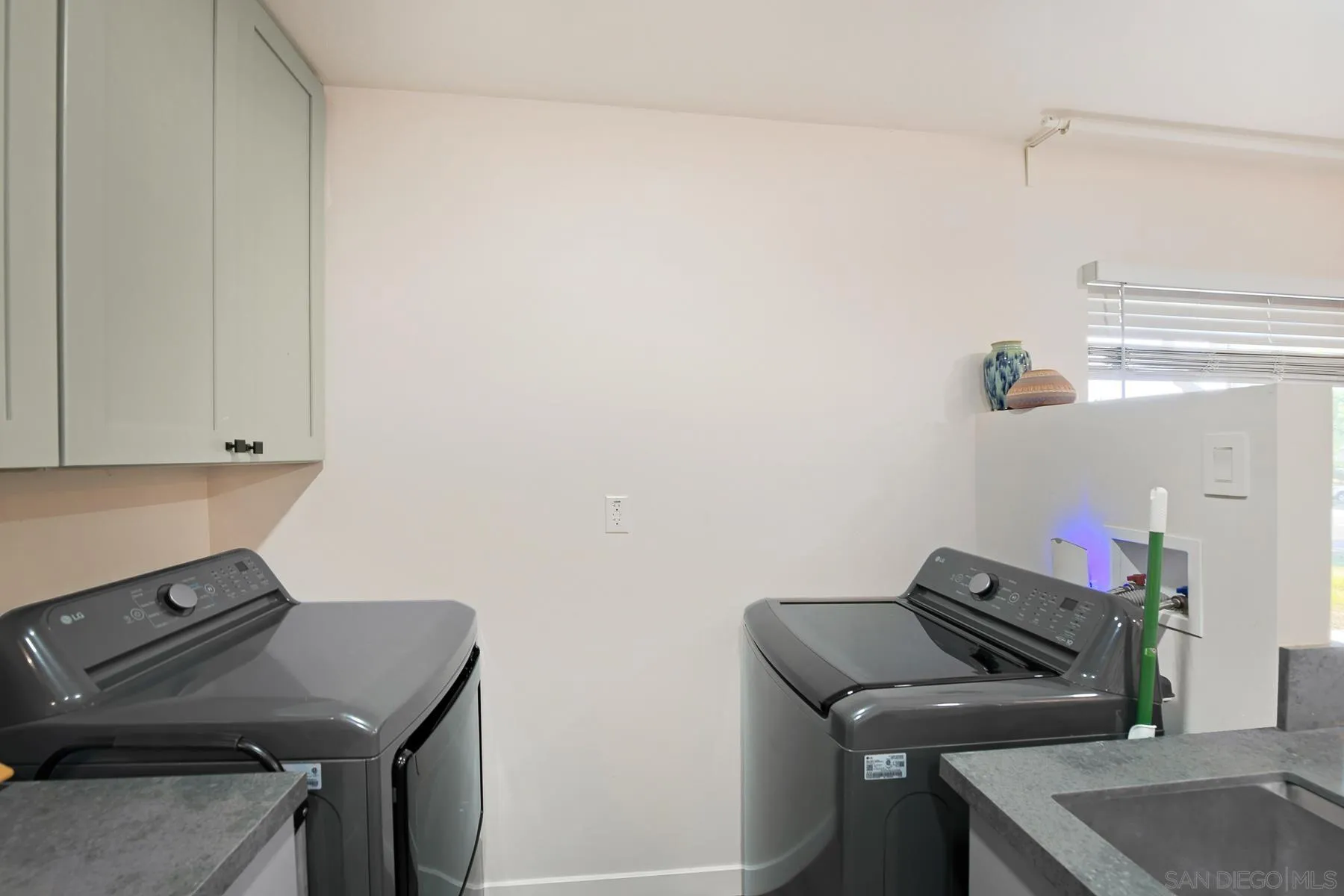 https://cdn.realtyfeed.com/cdn/127/260018410/a3c37972c185d9a9c1b3811f4b2f41d7.webp
