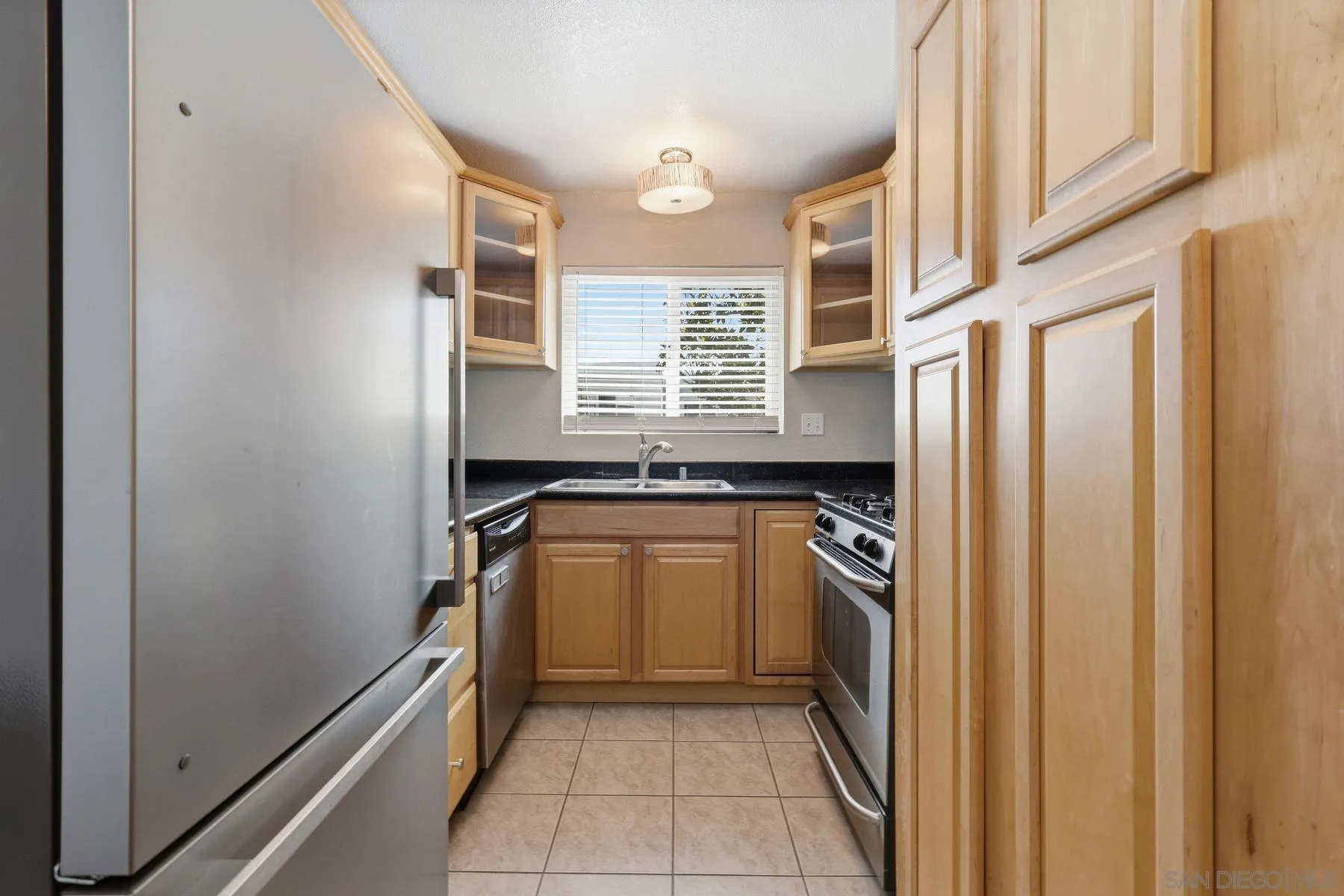 https://cdn.realtyfeed.com/cdn/127/260018412/c7f98075fca42ac6622de64cdea8a471.webp