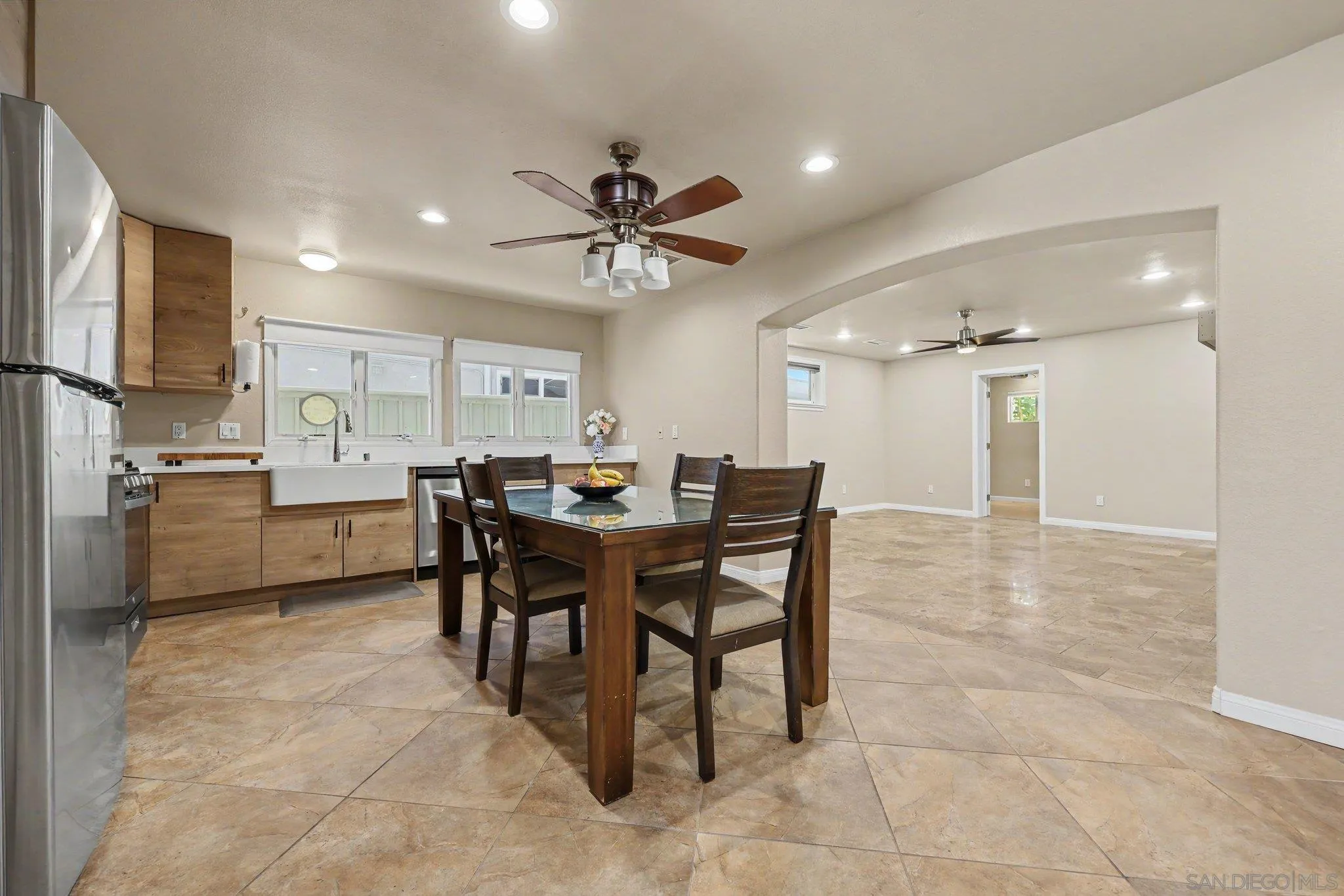 https://cdn.realtyfeed.com/cdn/127/260018415/013963c4000d9cc8094687ea5b35785a.webp