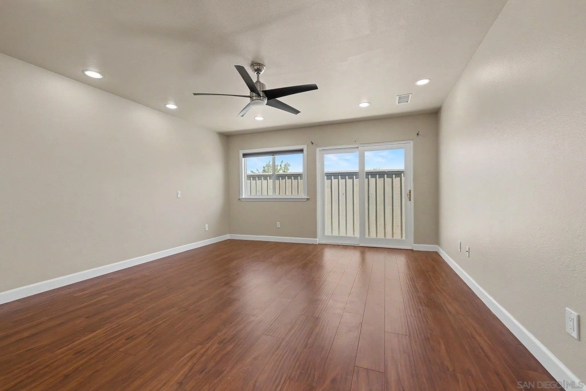 https://cdn.realtyfeed.com/cdn/127/260018415/0f3b5c73e8067e78329999569cda8070.webp