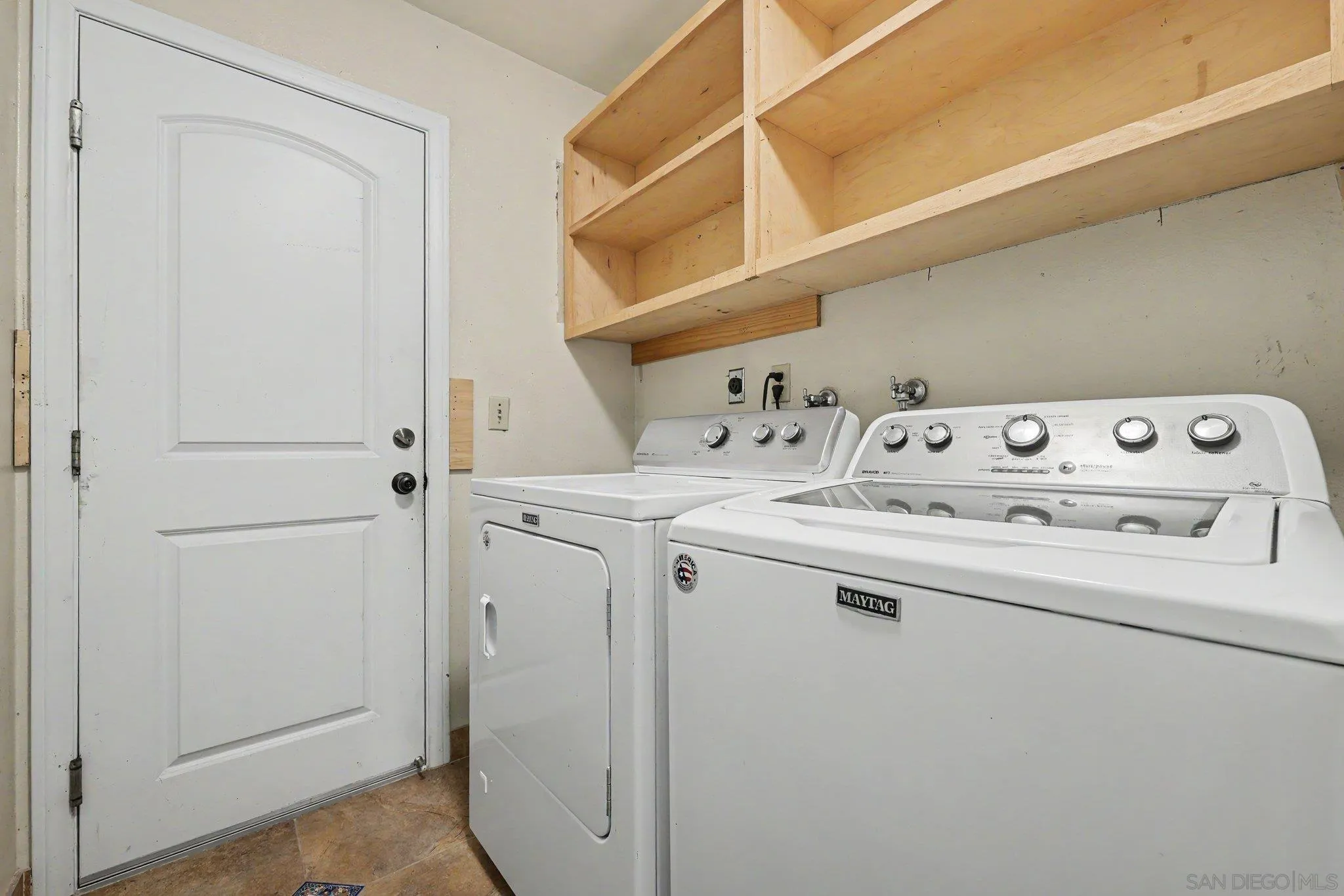 https://cdn.realtyfeed.com/cdn/127/260018415/21fff084dab6f3131719a01b3724bdfb.webp