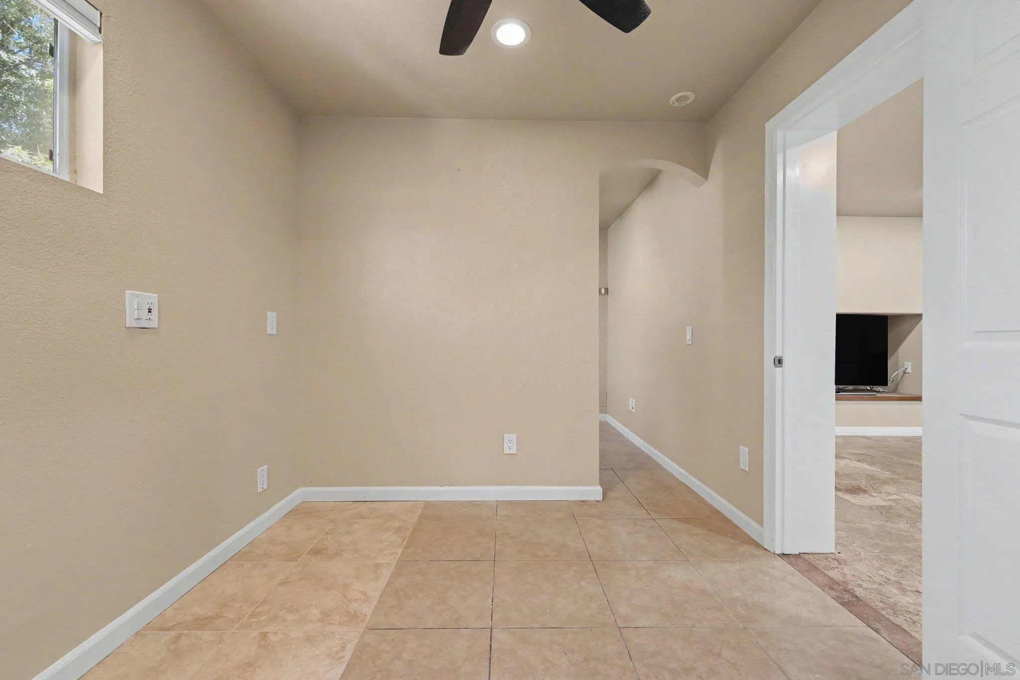 https://cdn.realtyfeed.com/cdn/127/260018415/6cd9f1bd0092efc272b39949cd0410bb.webp