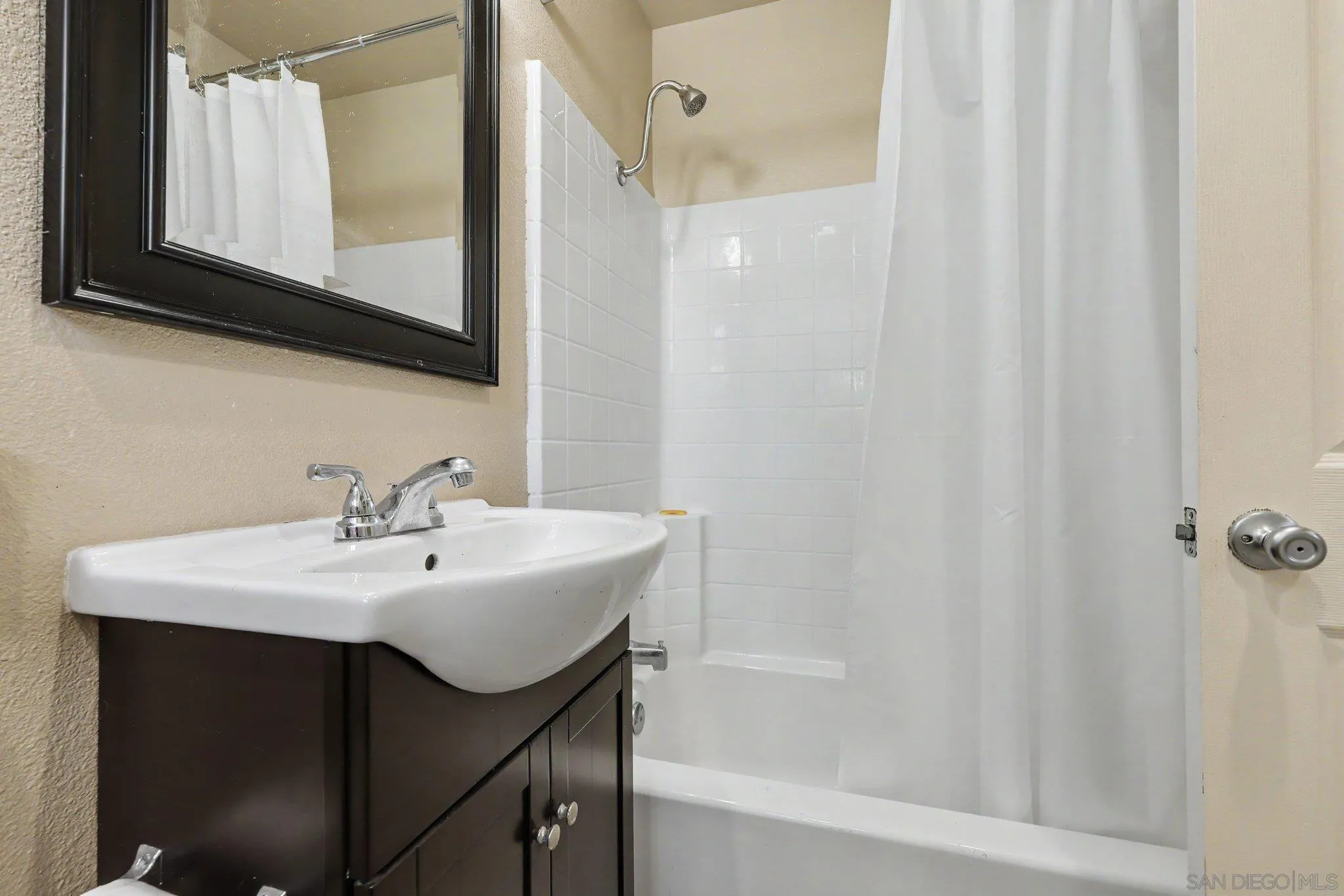 https://cdn.realtyfeed.com/cdn/127/260018415/9503879c85fd46230995b45f1809ebf5.webp