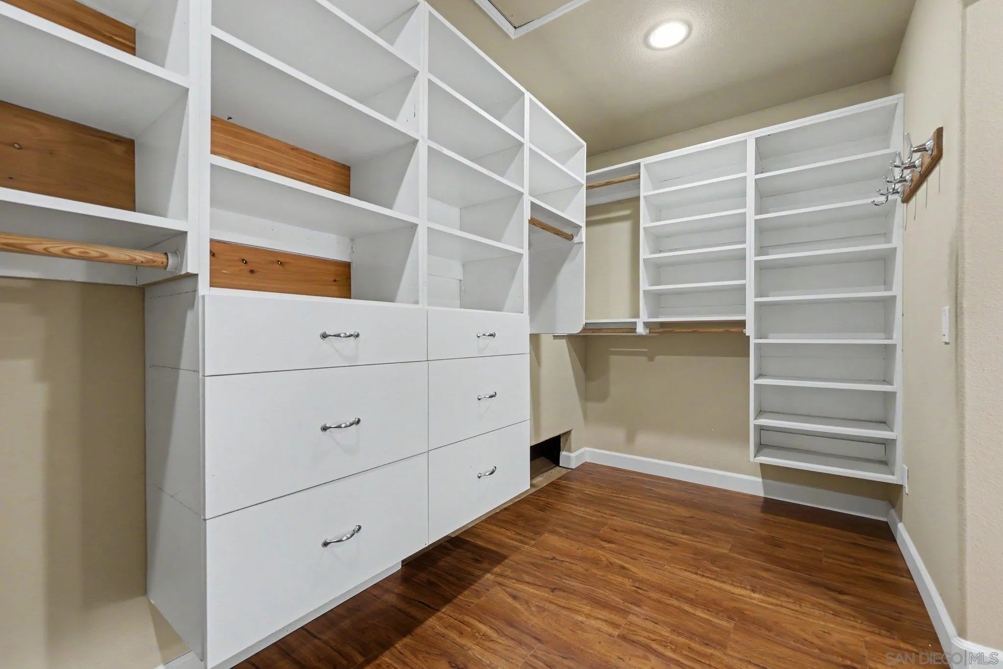 https://cdn.realtyfeed.com/cdn/127/260018415/9c5cfc2de0ade0eeeacfe81002114d27.webp