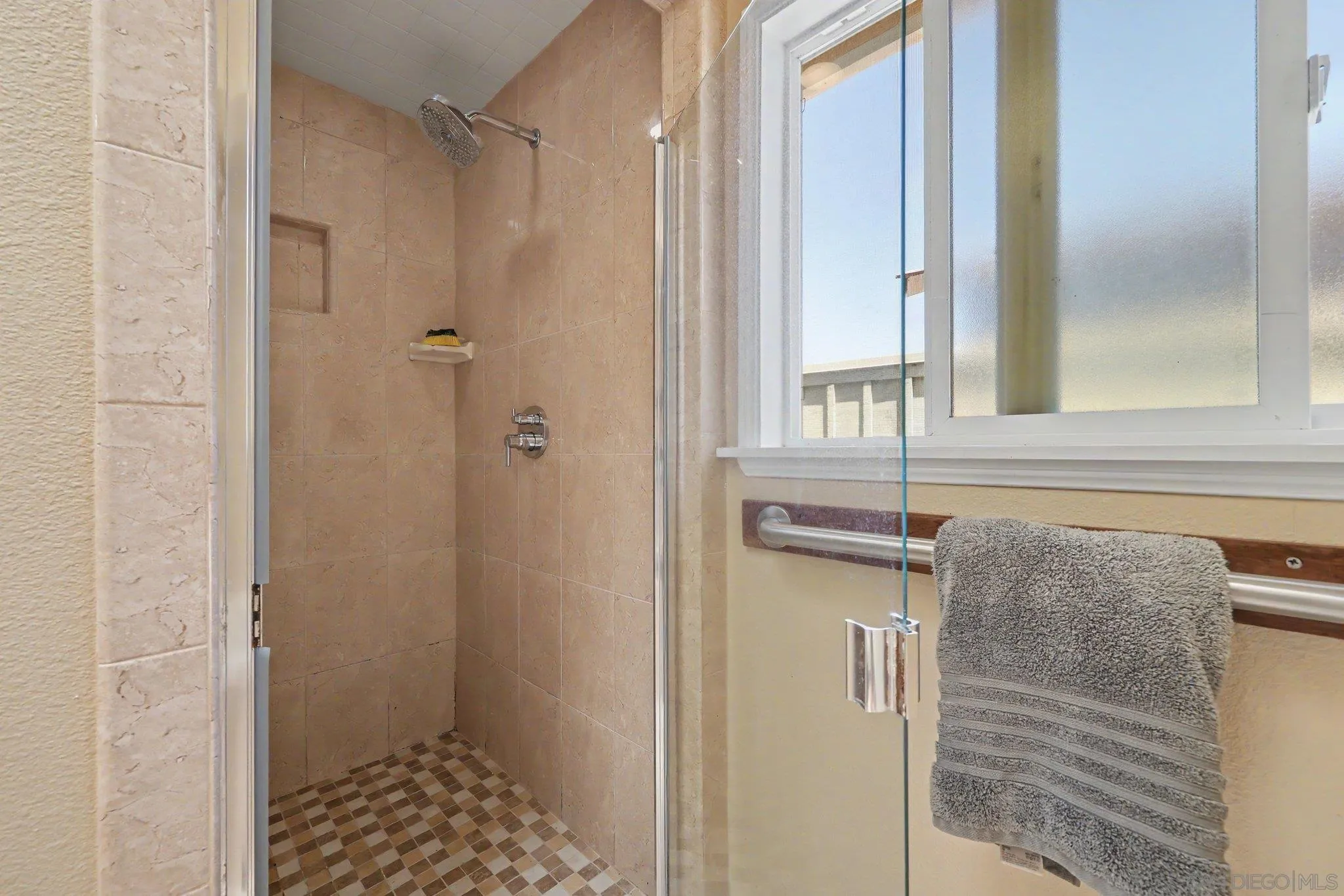 https://cdn.realtyfeed.com/cdn/127/260018415/b3dff333dcf99a264d4ec8943acbbe26.webp
